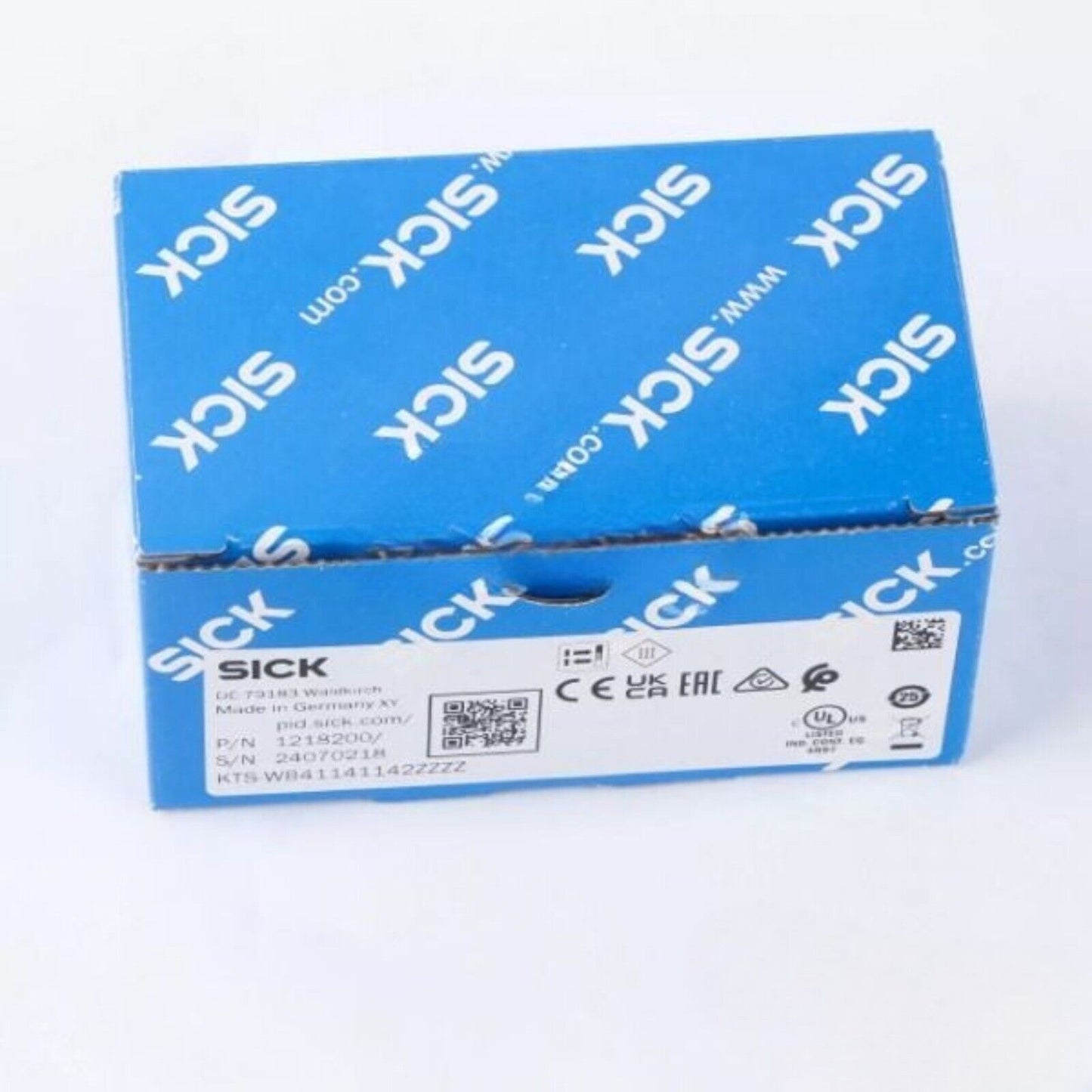 SICK KTS-WB41141142ZZZZ color sensor product box. Part number 1218200, industrial automation component.