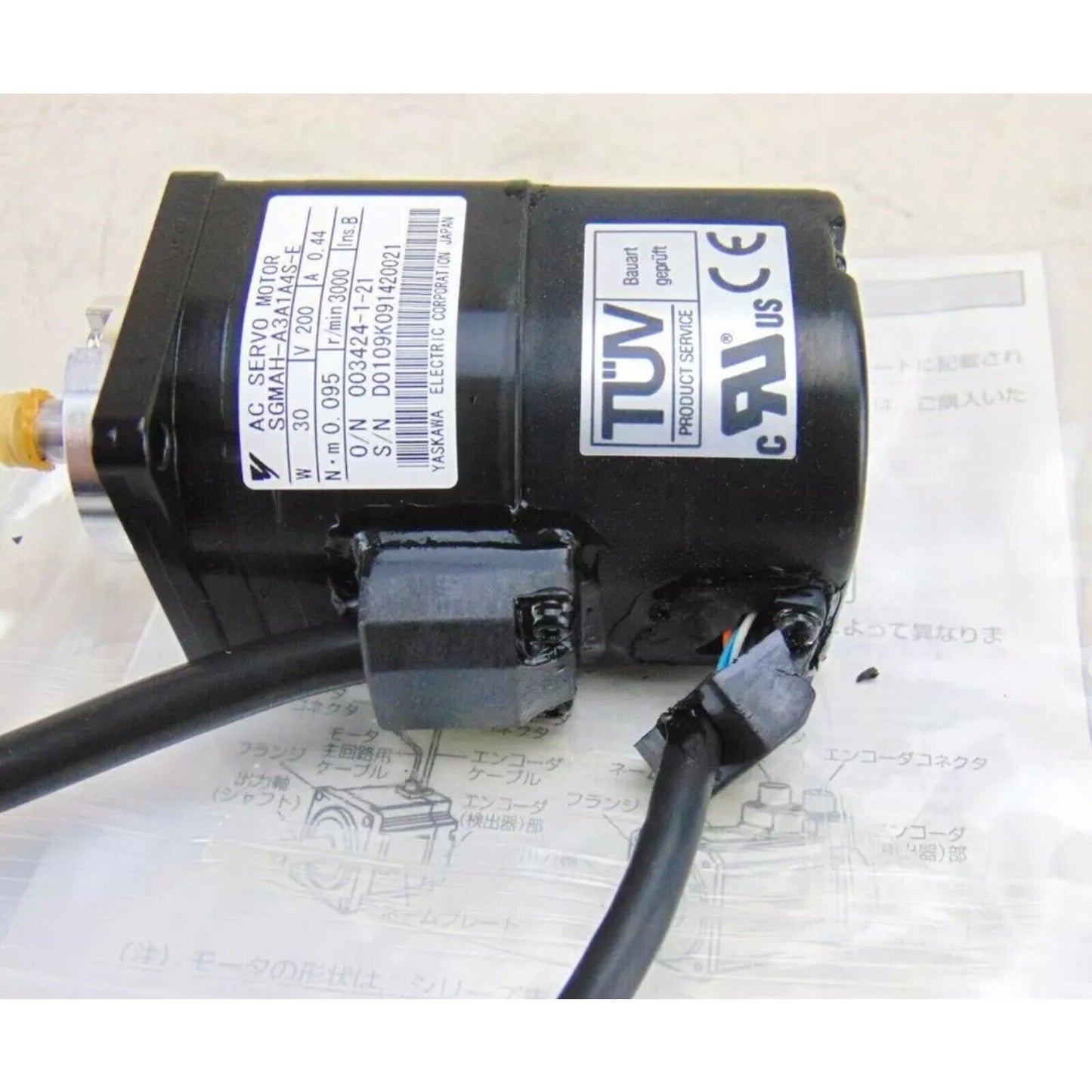 Yaskawa SGMAH-A3A1A4S-E AC Servo Motor with cables, industrial automation part