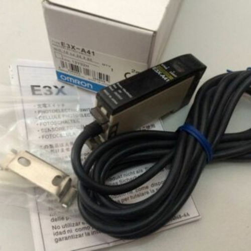 Omron E3X-A41 photoelectric sensor, black body and cable, new, fast shipping