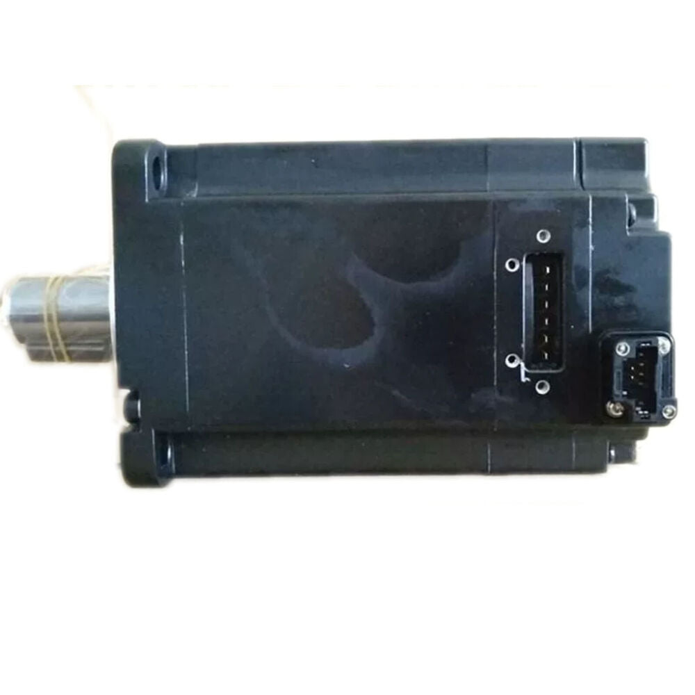YASKAWA SGM7A-10AFA61 AC servo motor, black, industrial automation equipment.