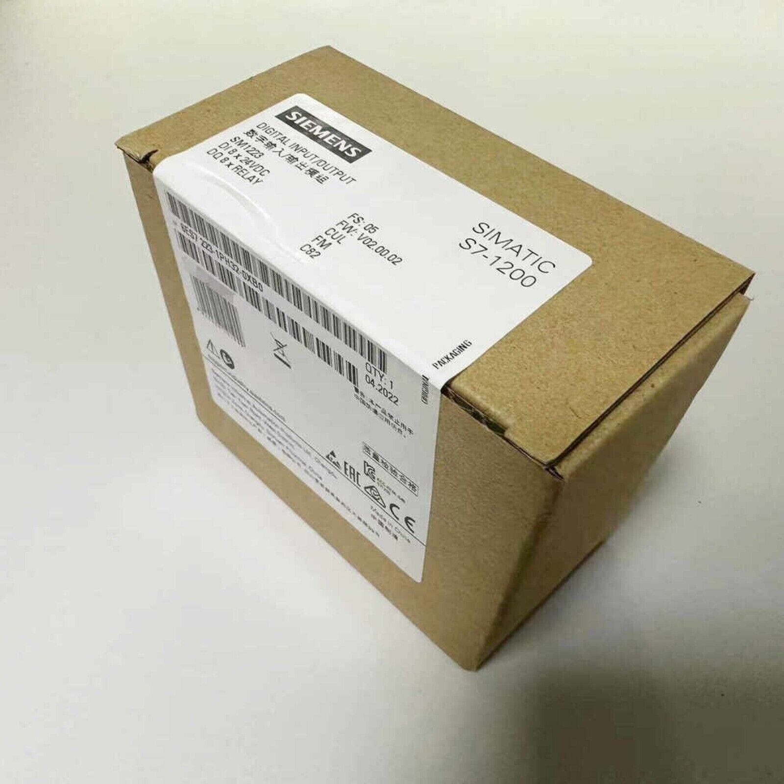 Siemens SIMATIC S7-1200 SB 1223 digital I/O module box. Features 8 DI and 8 Relay outputs.