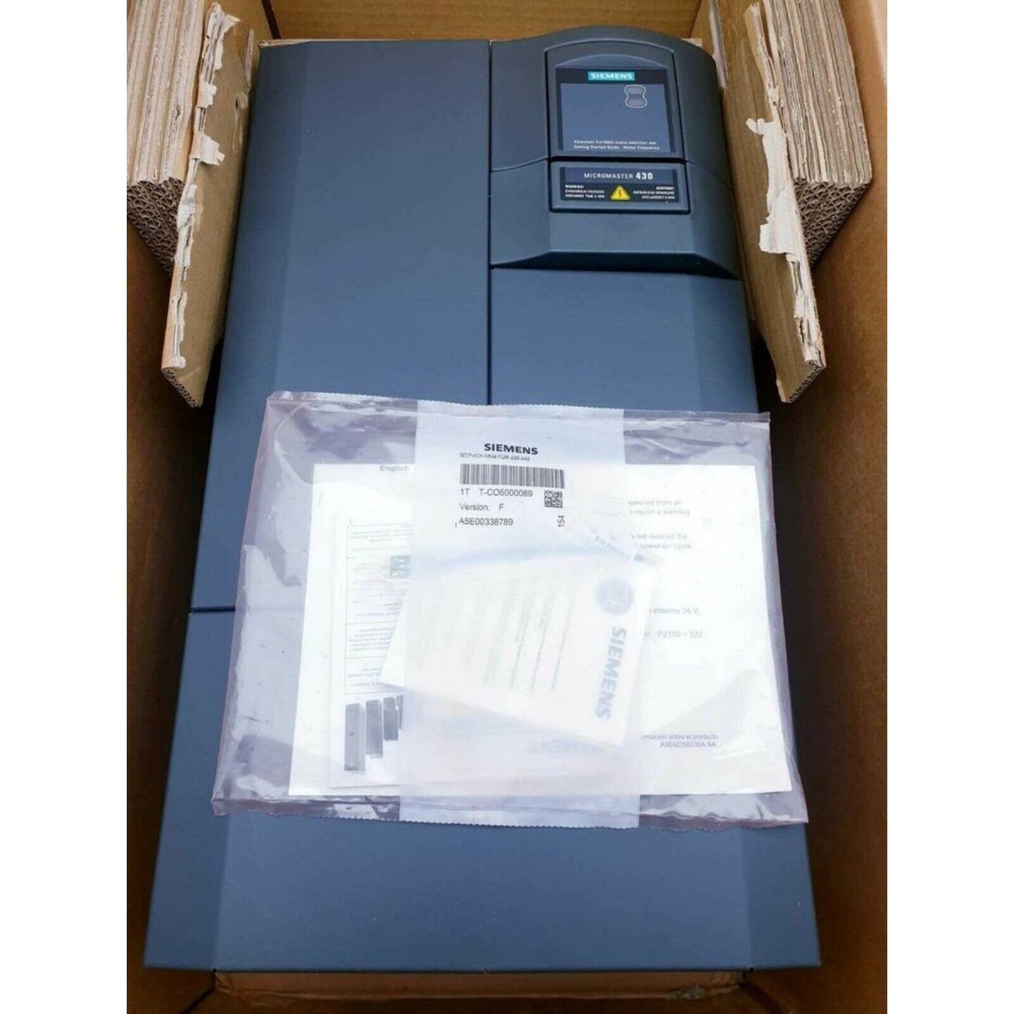 Siemens MICROMASTER 430 drive unit 6SE6430-2UD32-2DA0 in box. Automation part.