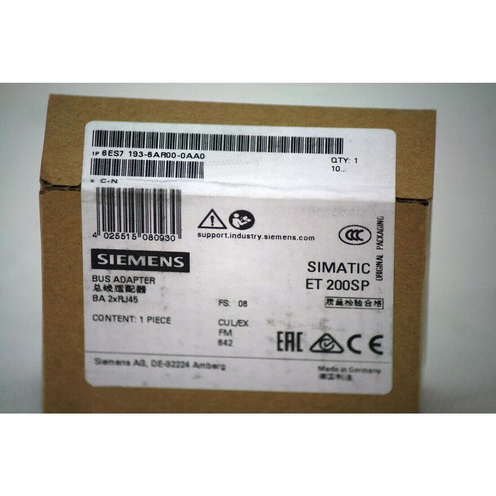 Siemens SIMATIC ET 200SP Bus Adapter 6ES7193-6AR00-0AA0 in box, factory automation part.
