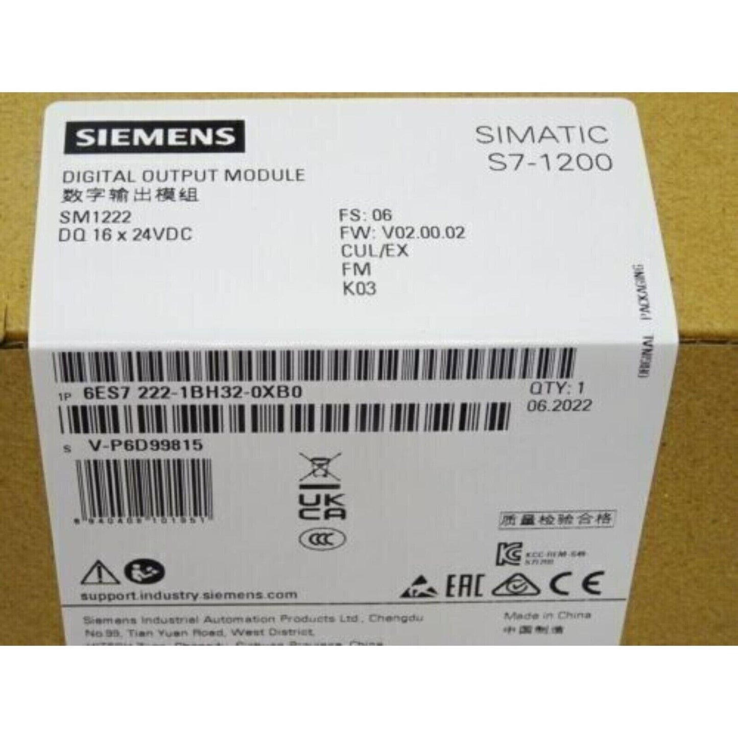 SIMATIC S7-1200 digital output module 6ES7222-1BH32-0XB0 packaging. 24VDC output for industrial automation systems.