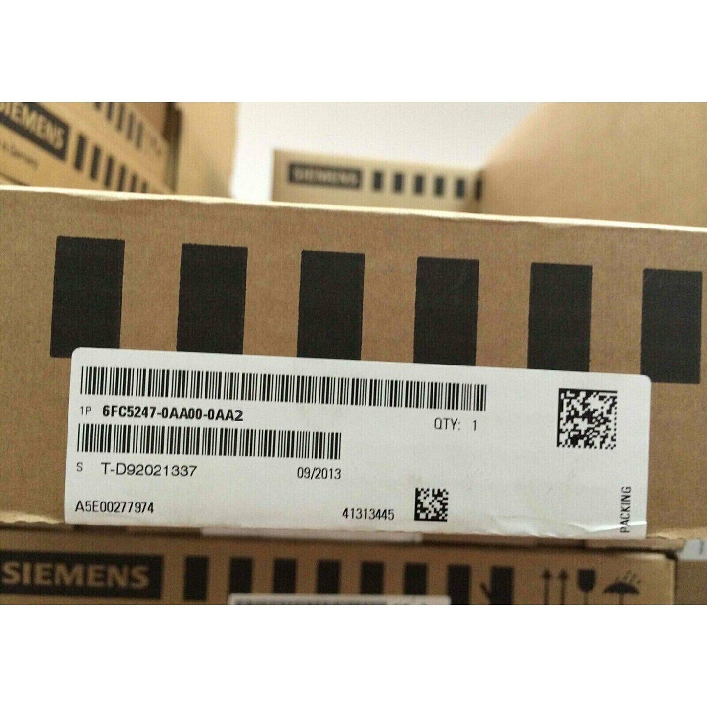 Siemens 6FC5247-0AA00-0AA2 PLC module packaging. Product label with part number and quantity.