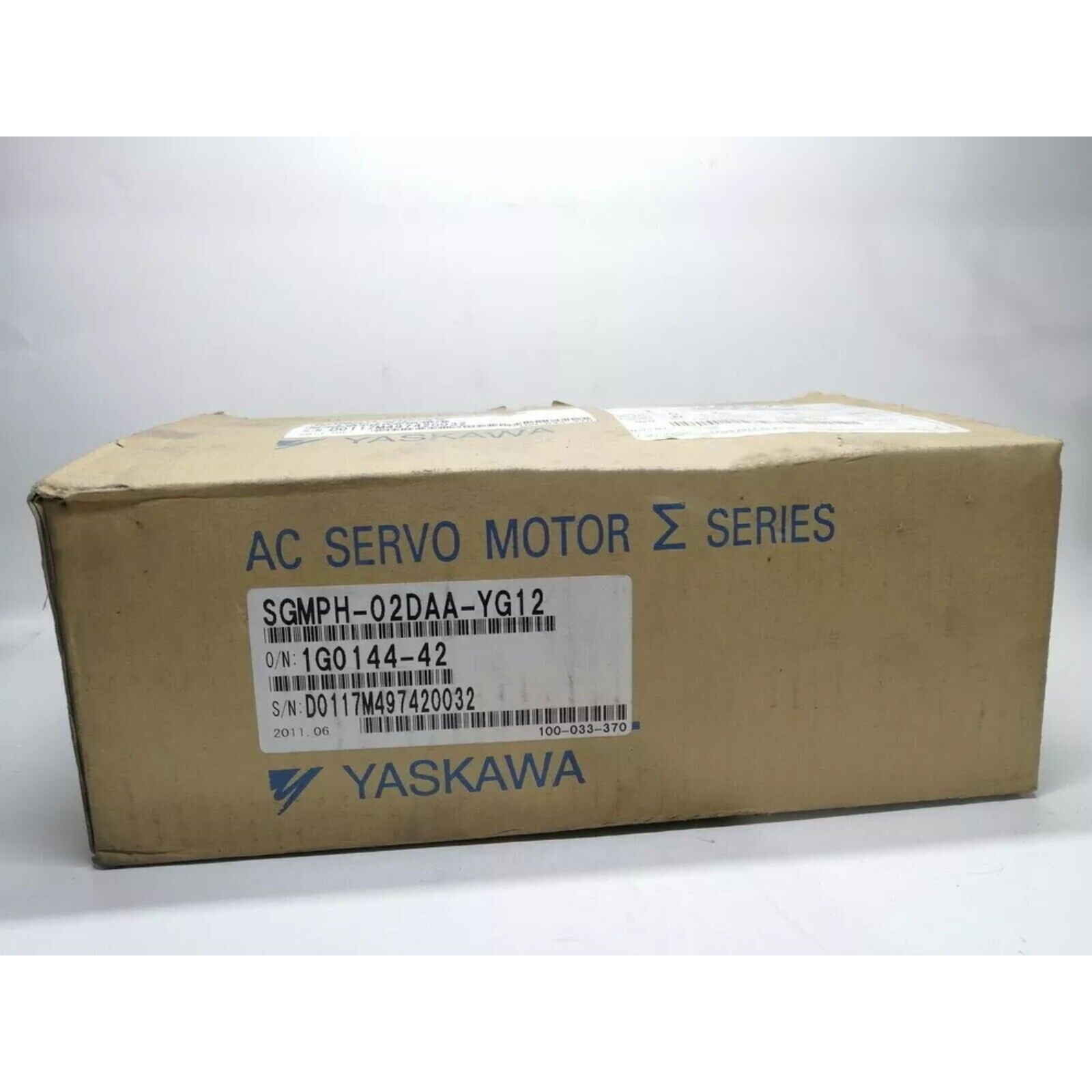 Yaskawa SGMPH-02DAA-YG12 AC Servo Motor in box. Industrial automation part, new.