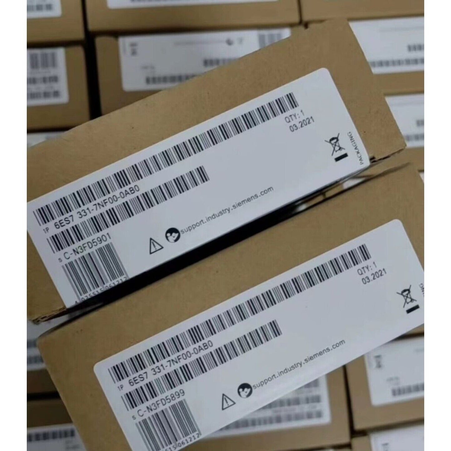 SIMATIC S7-300 Analog Input Module 6ES7331-7NF00-0AB0 box, featuring product info and barcode labels.