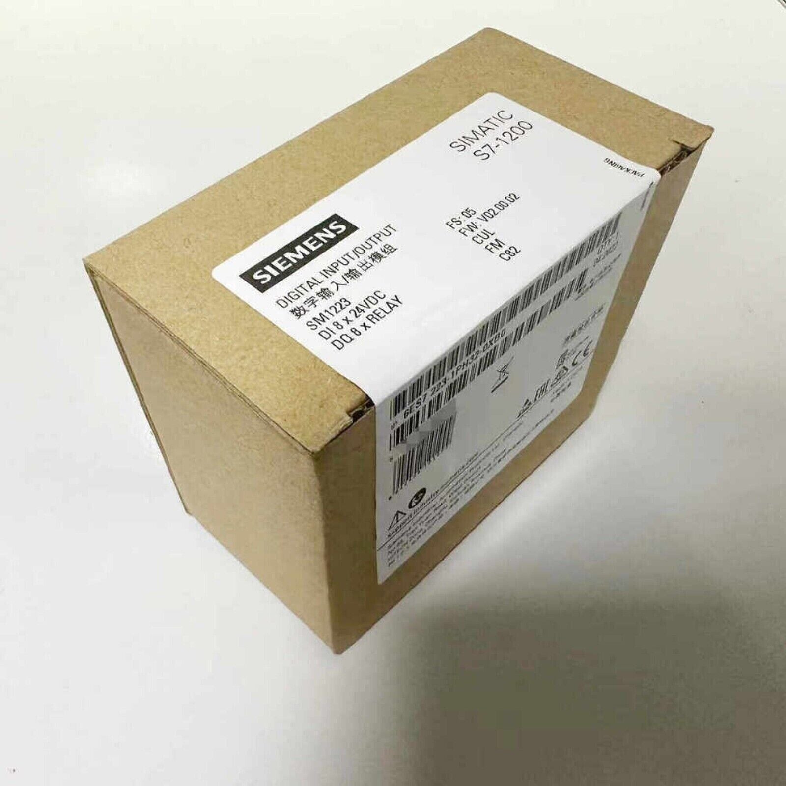 Siemens SIMATIC S7-1200 SM1223 Digital I/O Module box. 6ES7 223-1PH32-0XB0, industrial automation component
