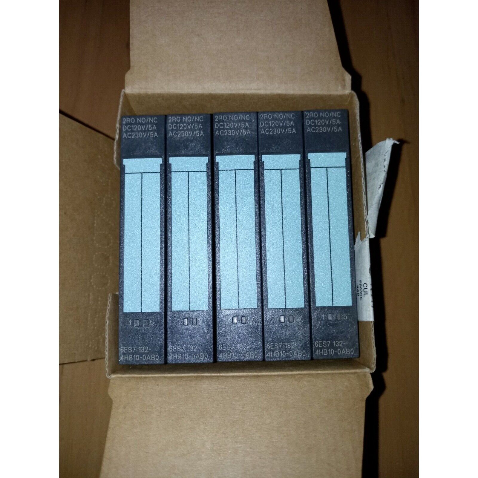 Siemens 6ES7 132-4HB10-0AB0 Digital Output Modules. ET200S DP. Industrial automation parts.