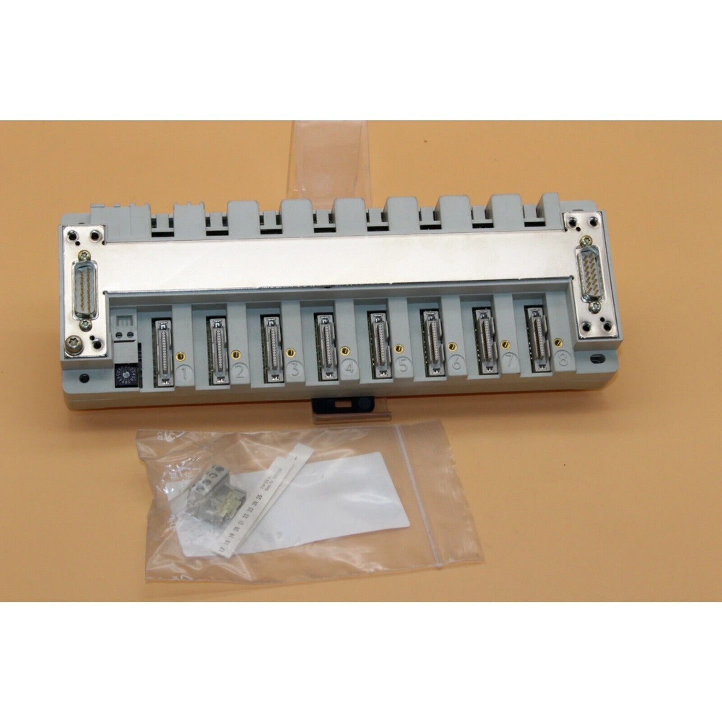 Siemens 6FC5111-0CA73-0AA1 DMP terminal block compact, industrial automation part
