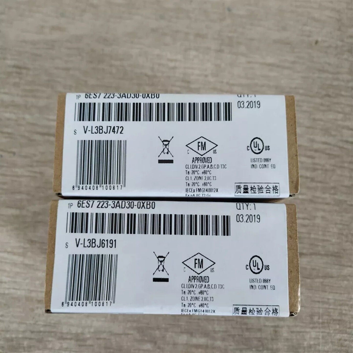 Siemens S7-1200 Digital I/O module packaging, 6ES7 223-3AD30-0XB0, industrial automation, with certifications.
