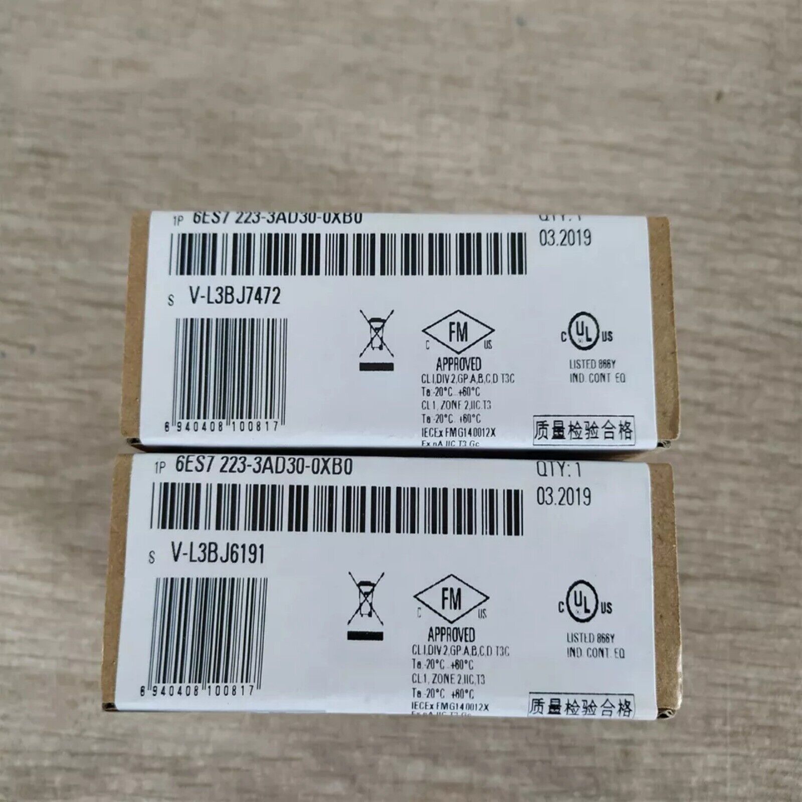 Siemens S7-1200 Digital I/O module packaging, 6ES7 223-3AD30-0XB0, industrial automation, with certifications.