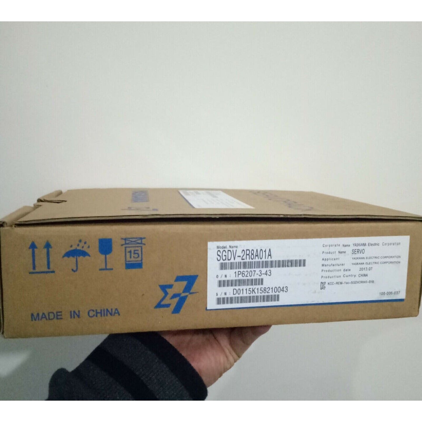 YASKAWA SGDV-2R8A01A Servo Drive in box. Made in China. Expedited Shipping.