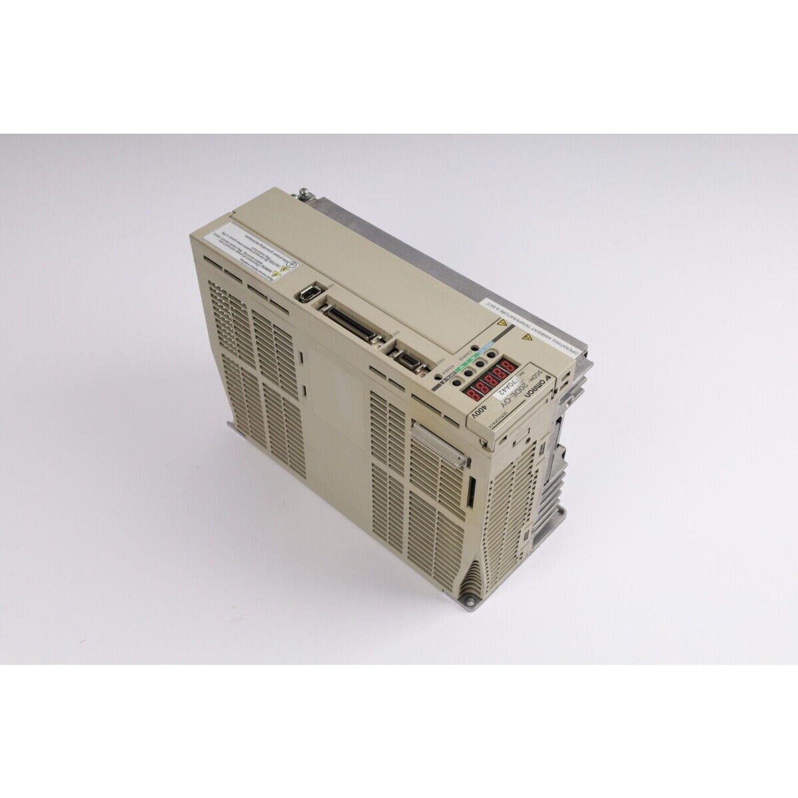 YASKAWA SGDH-20DE-OY servo drive, beige metal casing with digital display, 400V, automation part.