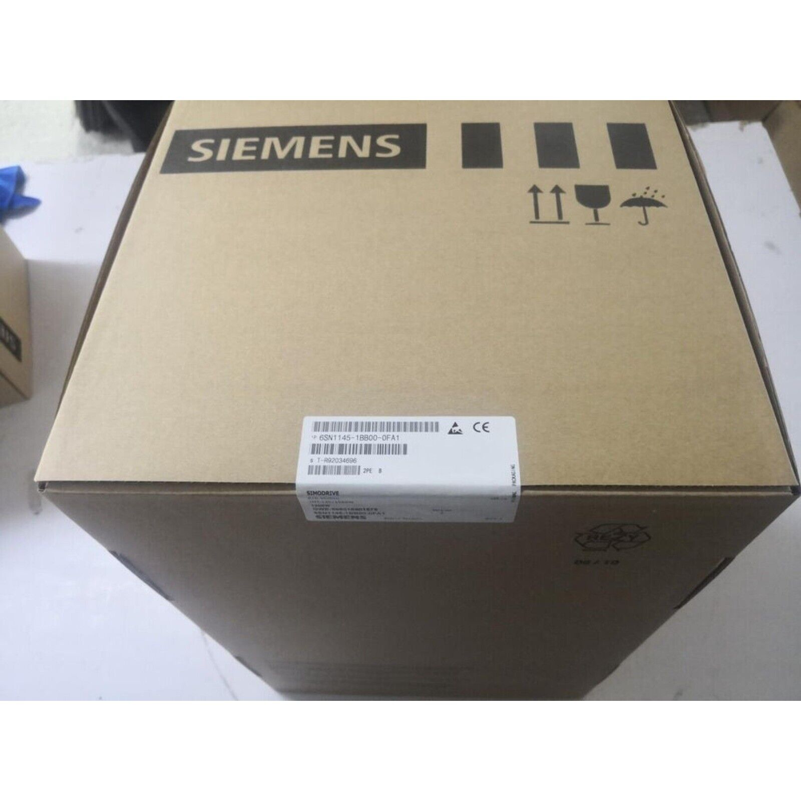 Siemens SIMODRIVE Infeed/Regen Module box. Packaging with fragile handling symbols.