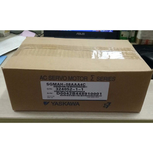 YASKAWA SGMAH-08AAA4C servo motor in box, D0042B448910001, AC Servo Motor Σ Series, industrial automation part.
