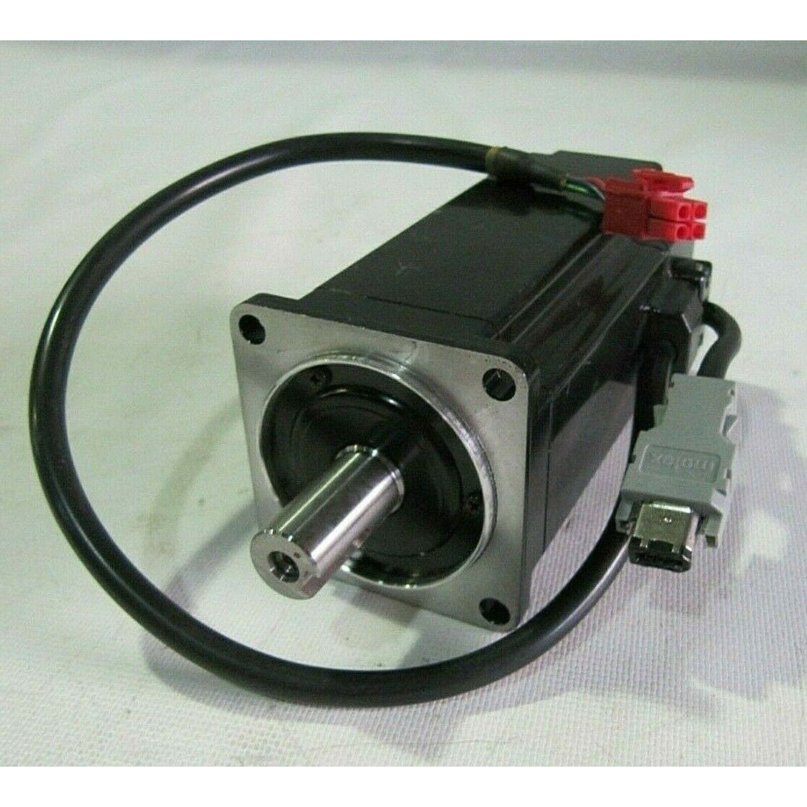 Yaskawa AC Servo Motor SGMAH-04A1F-AP41, 200V, 3000RPM, black housing and connectors.