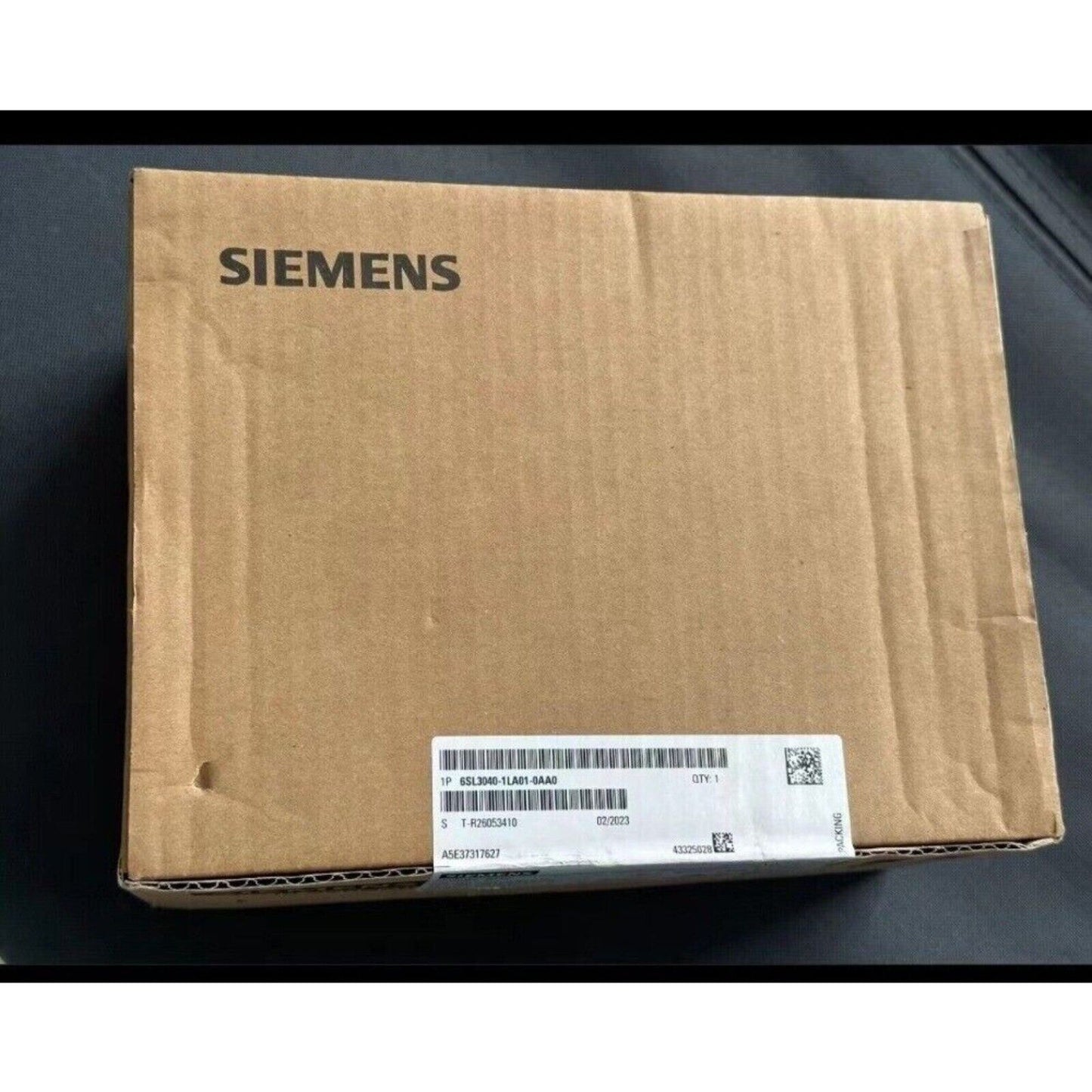 Siemens SINAMICS G120 frequency converter box, part number 6SL3040-1LA01-0AA0, brown cardboard packaging