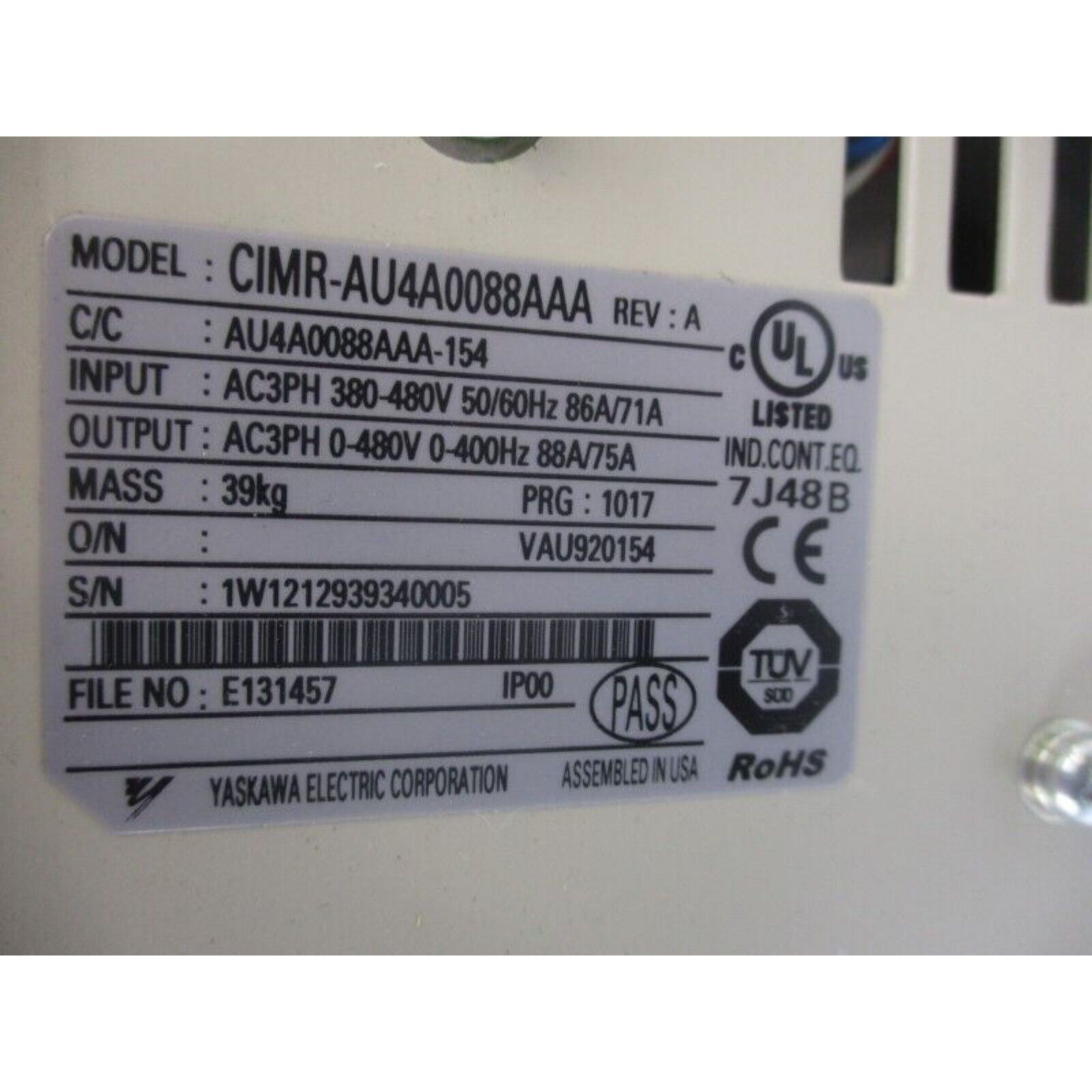 YASKAWA CIMR-AU4A0088AAA Inverter product label showing specifications. AC3PH 380-480V input, 86A/71A, and 39kg.