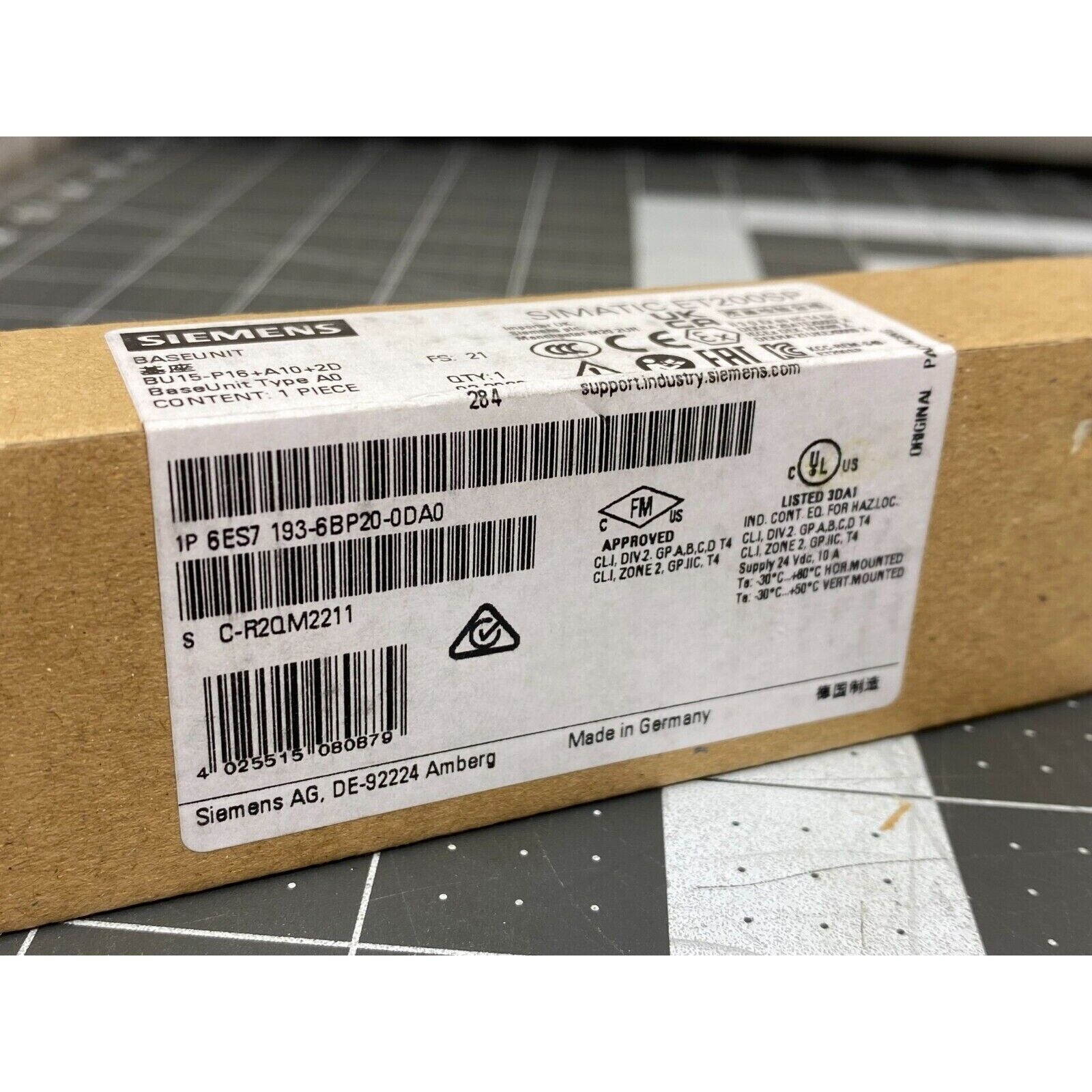 Siemens SIMATIC ET 200SP BaseUnit 6ES7193-6BP20-0DA0 box, featuring push-in terminals, DIN rail mount, and Made in Germany