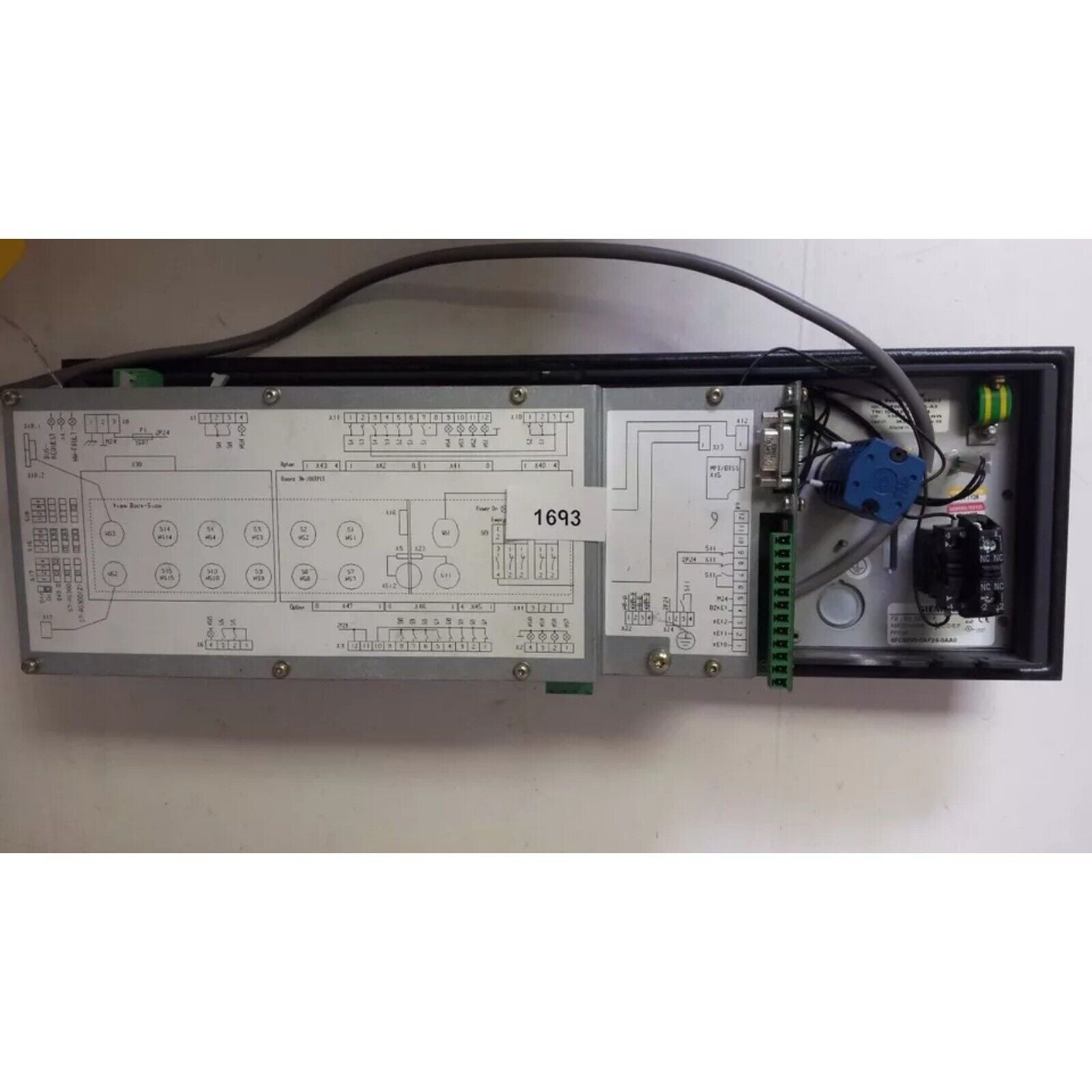 Siemens SINUMERIK operator panel with circuit diagrams and connectors.
