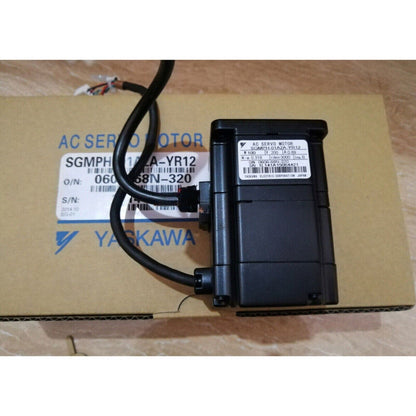 YASKAWA SGMPH-01A2A-YR12 AC servo motor, industrial equipment, new condition, expedited shipping.