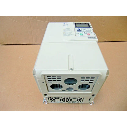 Inverter | YASKAWA | E7 VARIABLE FREQUENCY AC DRIVE, 380-480V, 17A, 10HP, P/N: CIMR-E7U47P5