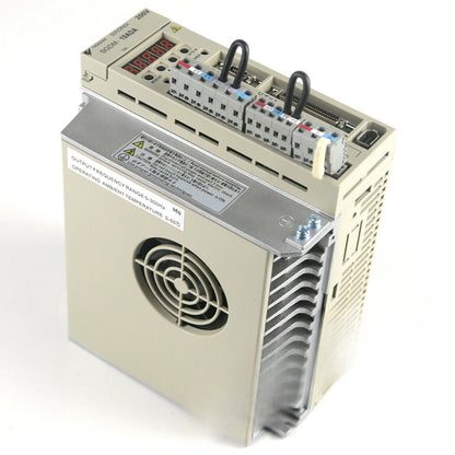Yaskawa SGDM-10ADA servo drive. New industrial automation part. Features 0-300Hz frequency & 0-55°C temp range.