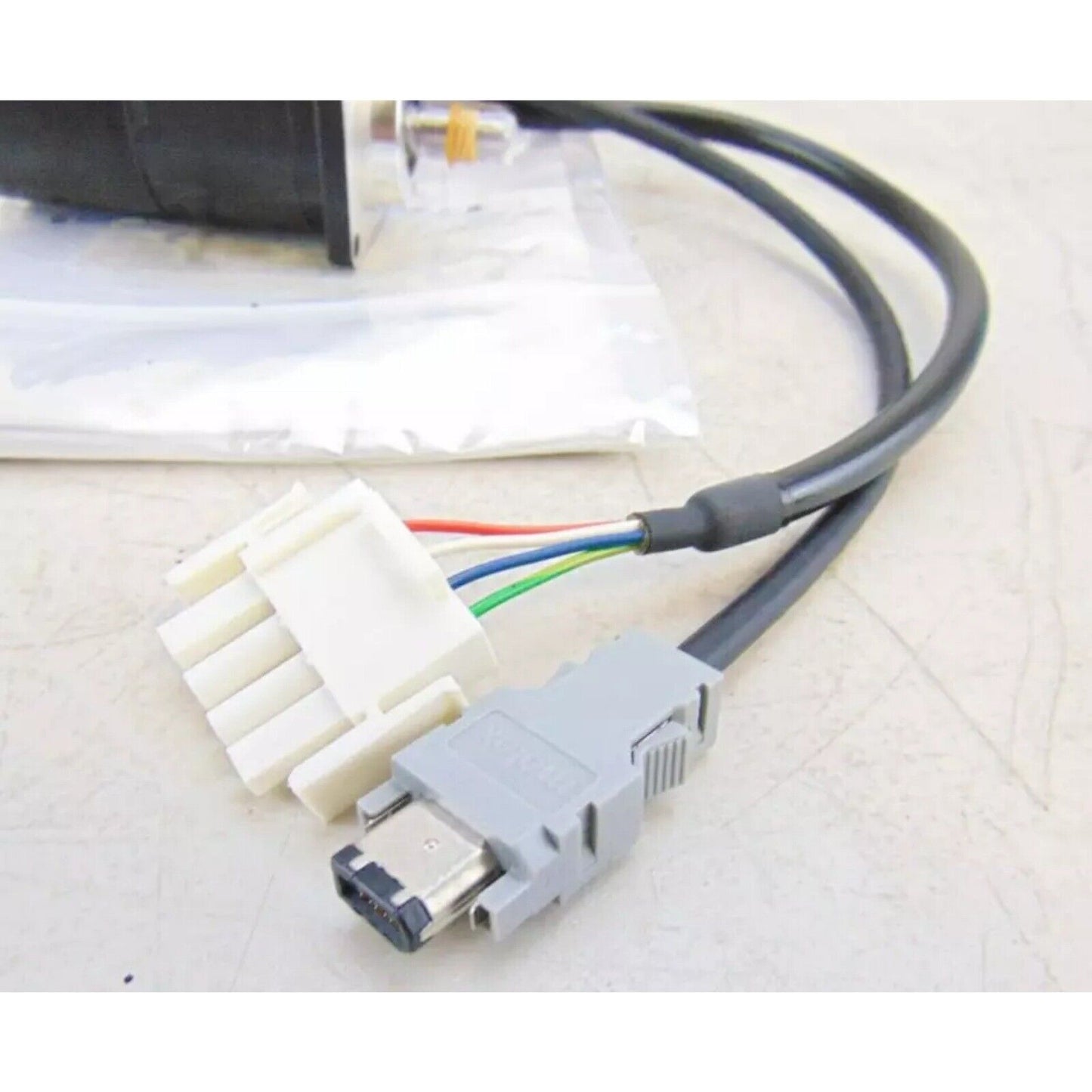 Yaskawa SGMAH-A3A1A4S-E Servo Motor Cable Assembly with Connectors