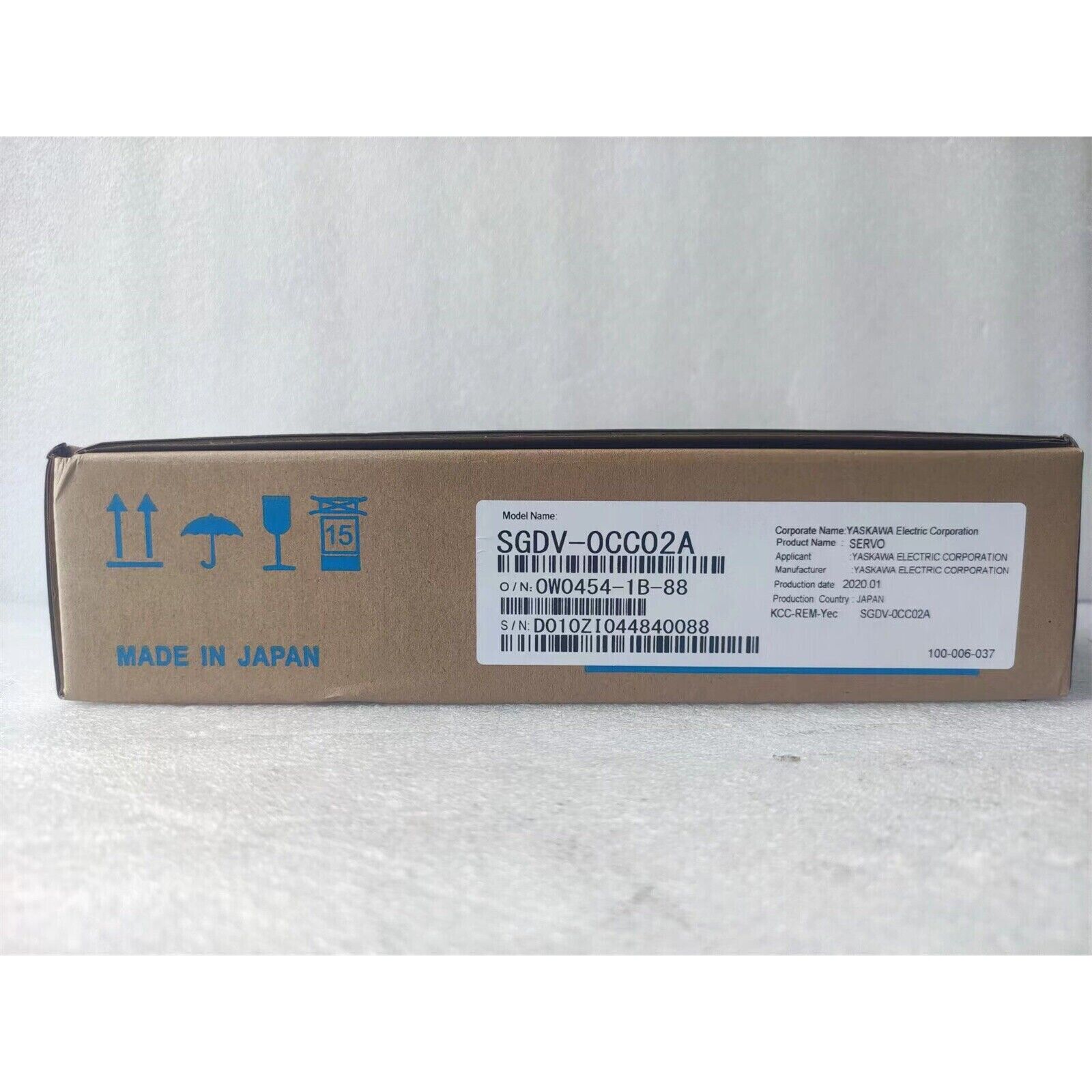 YASKAWA Electric SGDV-0CC02A servo drive box, Made in Japan, expedited shipping available