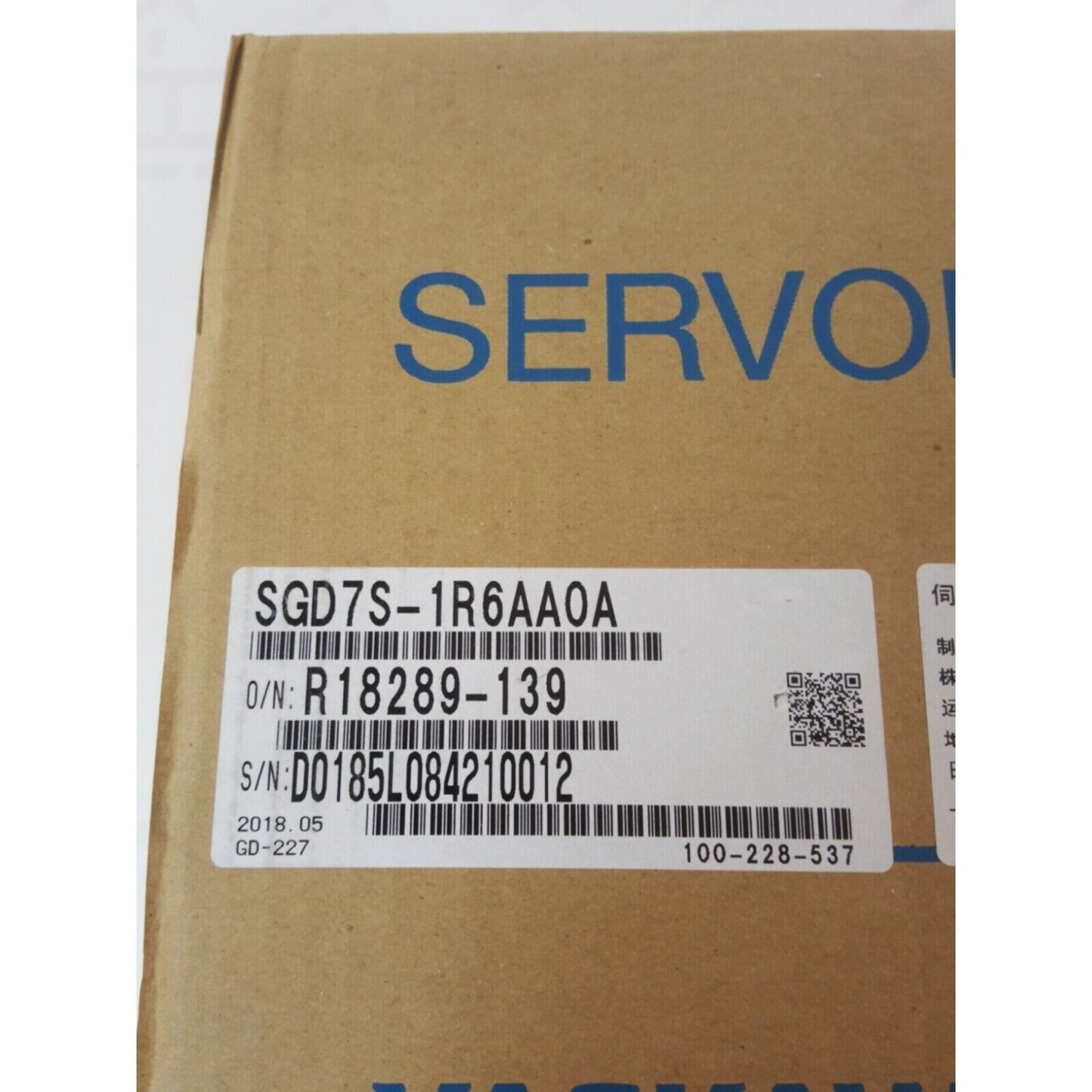 YASKAWA SGD7S-1R6AA0A SERVO drive packaging. Product label with model number and details. Industrial automation part.