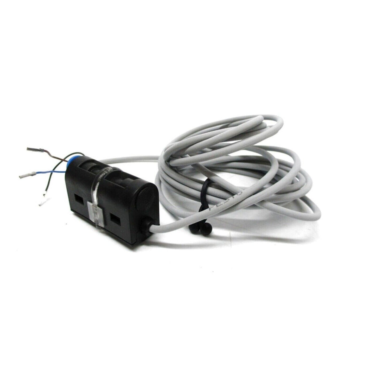 Festo SDE5-D10-O-Q6E-P-K pressure switch sensor with cable, for industrial automation.
