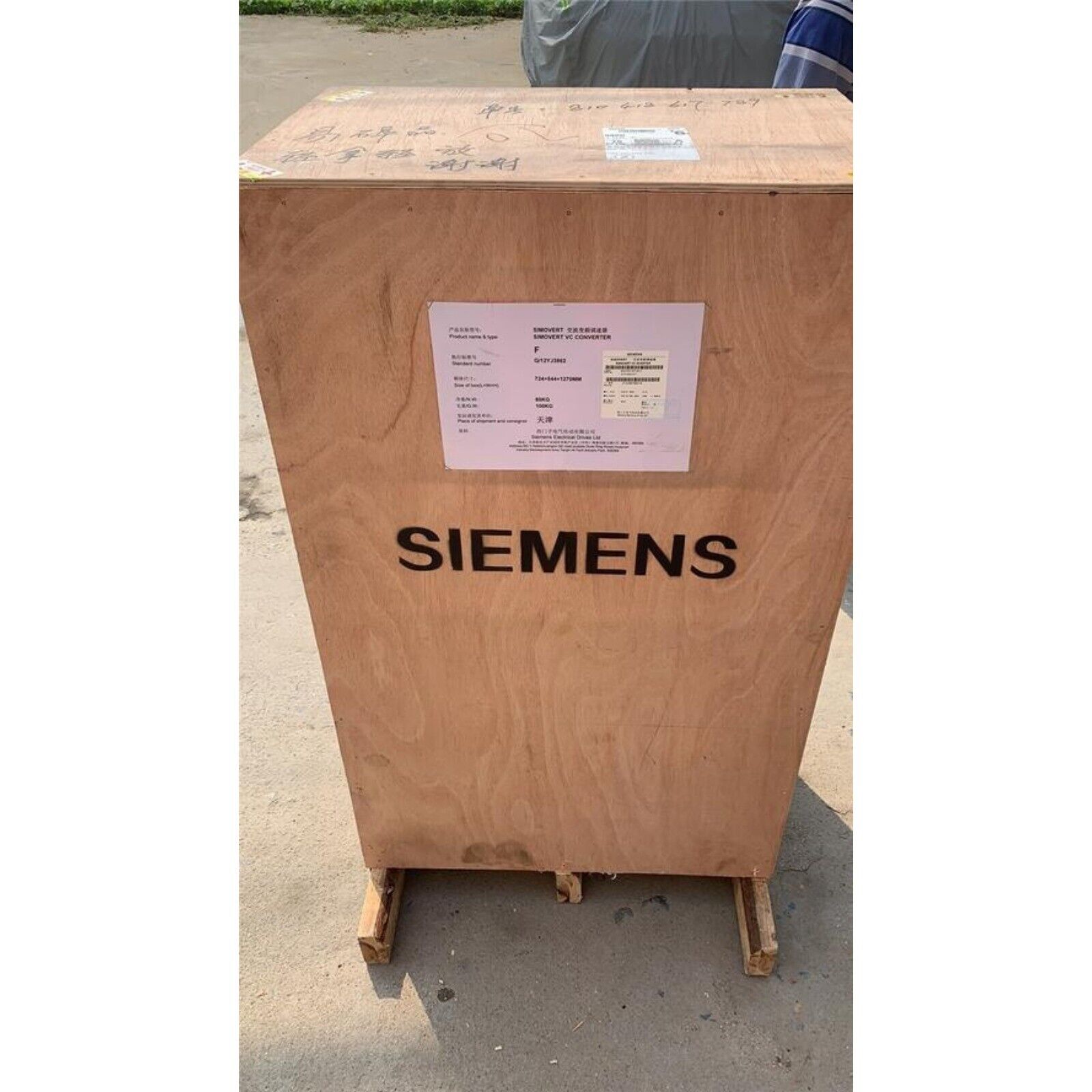 Siemens industrial automation equipment in wooden crate, SIMOVERT VC CONVERTER, product packaging