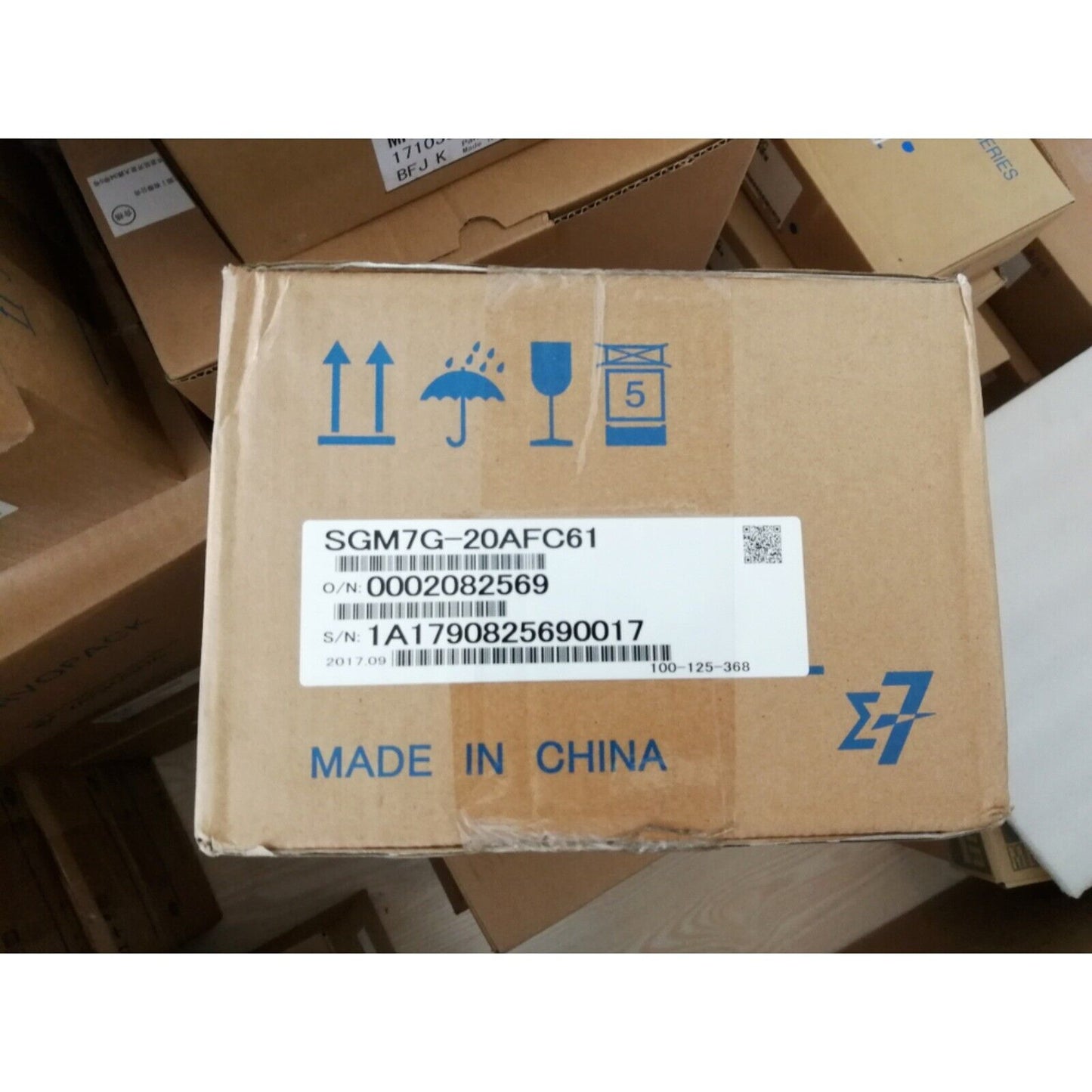 YASKAWA SGM7G-20AFC61 servo motor in a box, "MADE IN CHINA".