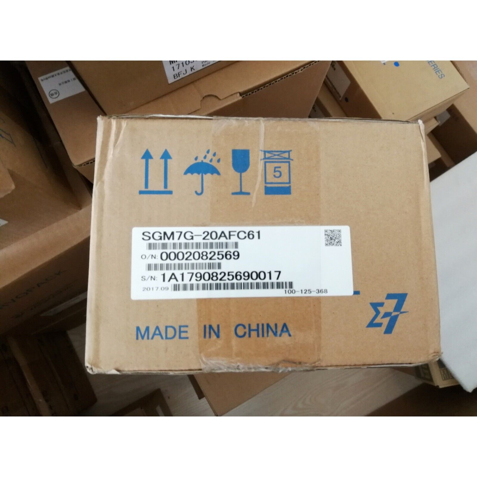 YASKAWA SGM7G-20AFC61 servo motor in a box, "MADE IN CHINA".