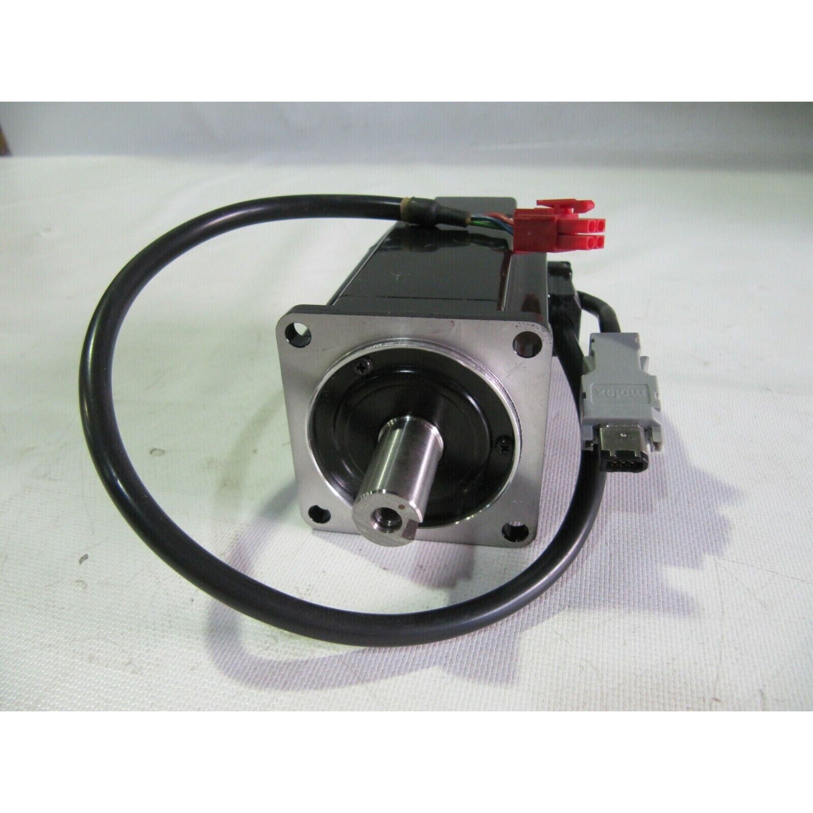 Yaskawa SGMAH-04A1F-AP41 AC Servo Motor, black, with connectors and cables.