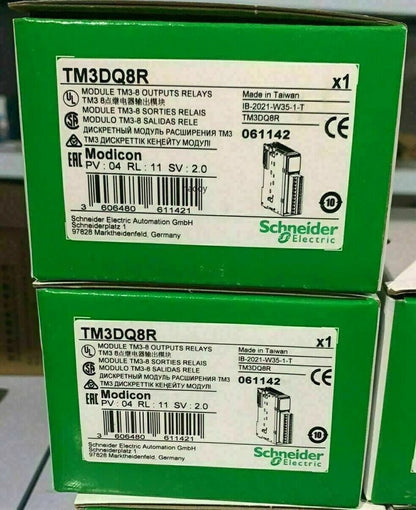 Schneider Electric TM3DQ8R PLC Module, Green box with product information.