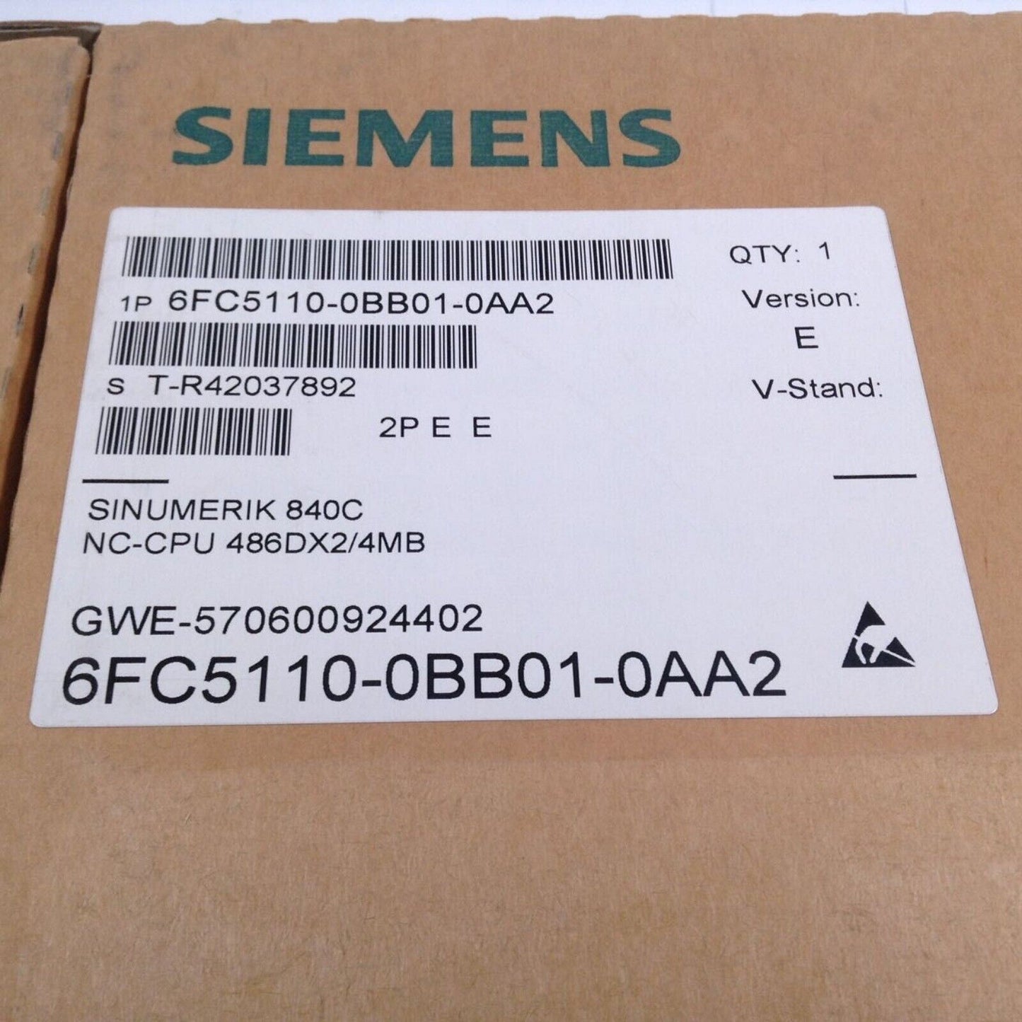 Siemens 6FC5110-0BB01-0AA2 industrial automation part, SINUMERIK 840C NC-CPU 486DX2/4MB, product label visible.