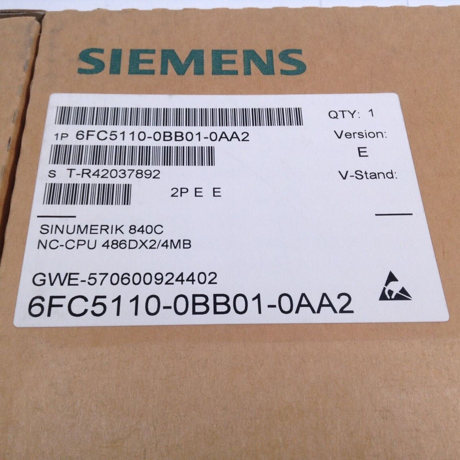 Siemens 6FC5110-0BB01-0AA2 industrial automation part, SINUMERIK 840C NC-CPU 486DX2/4MB, product label visible.