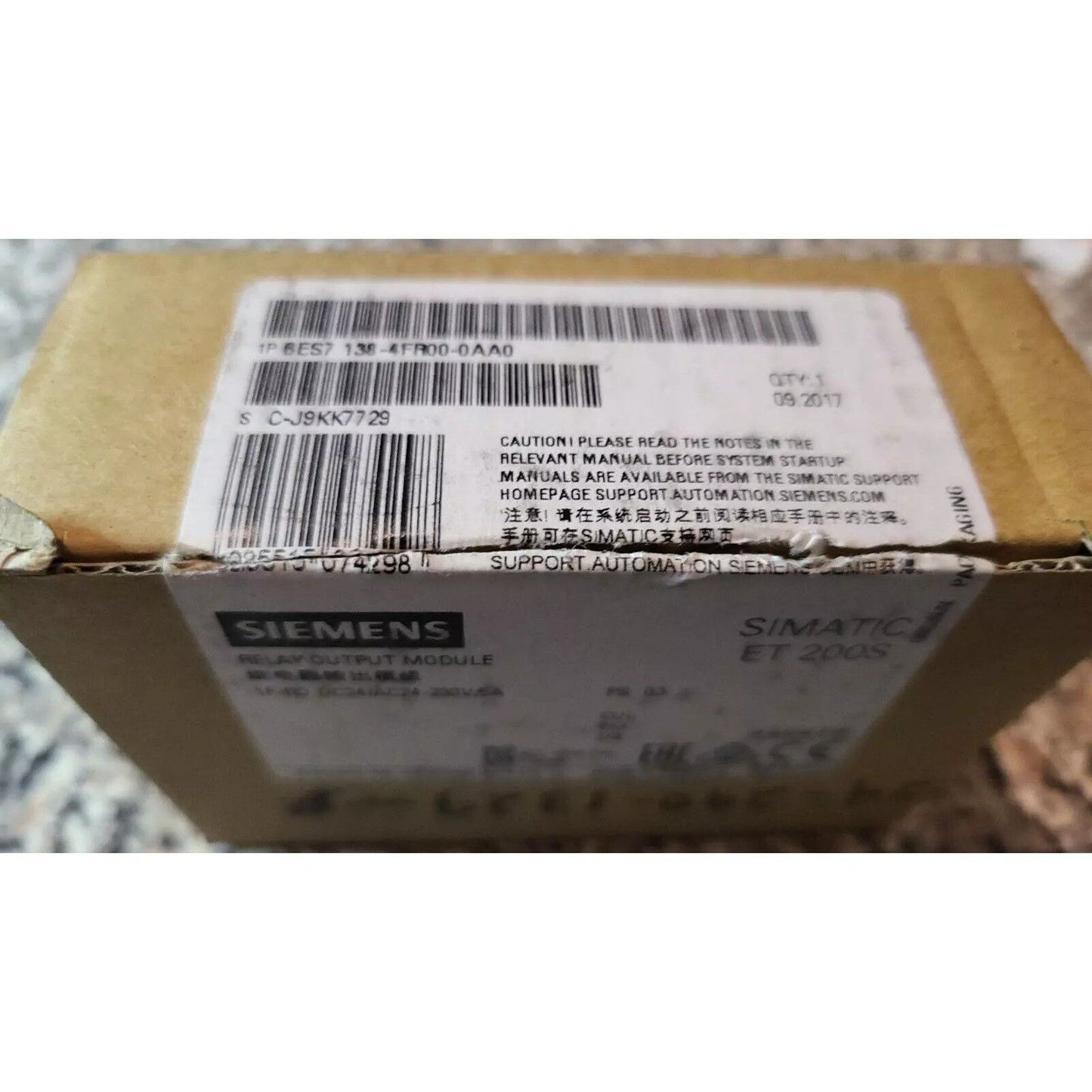 Siemens SIMATIC ET 200S Relay Output Module 6ES7 138-4FR00-0AA0 in packaging, industrial automation part.