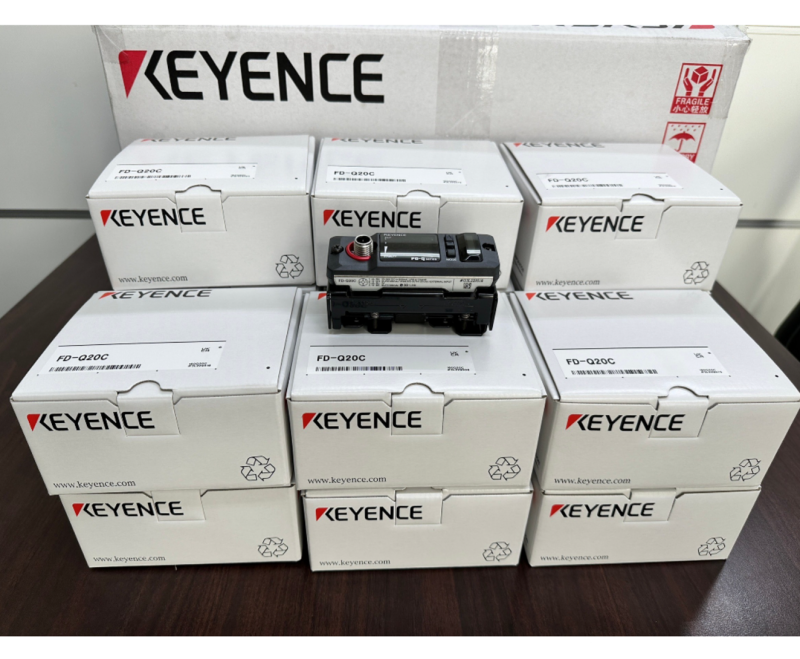 KEYENCE FD-Q20C Fiber Optic Sensor Kit with multiple boxes and a sensor unit, product shot.