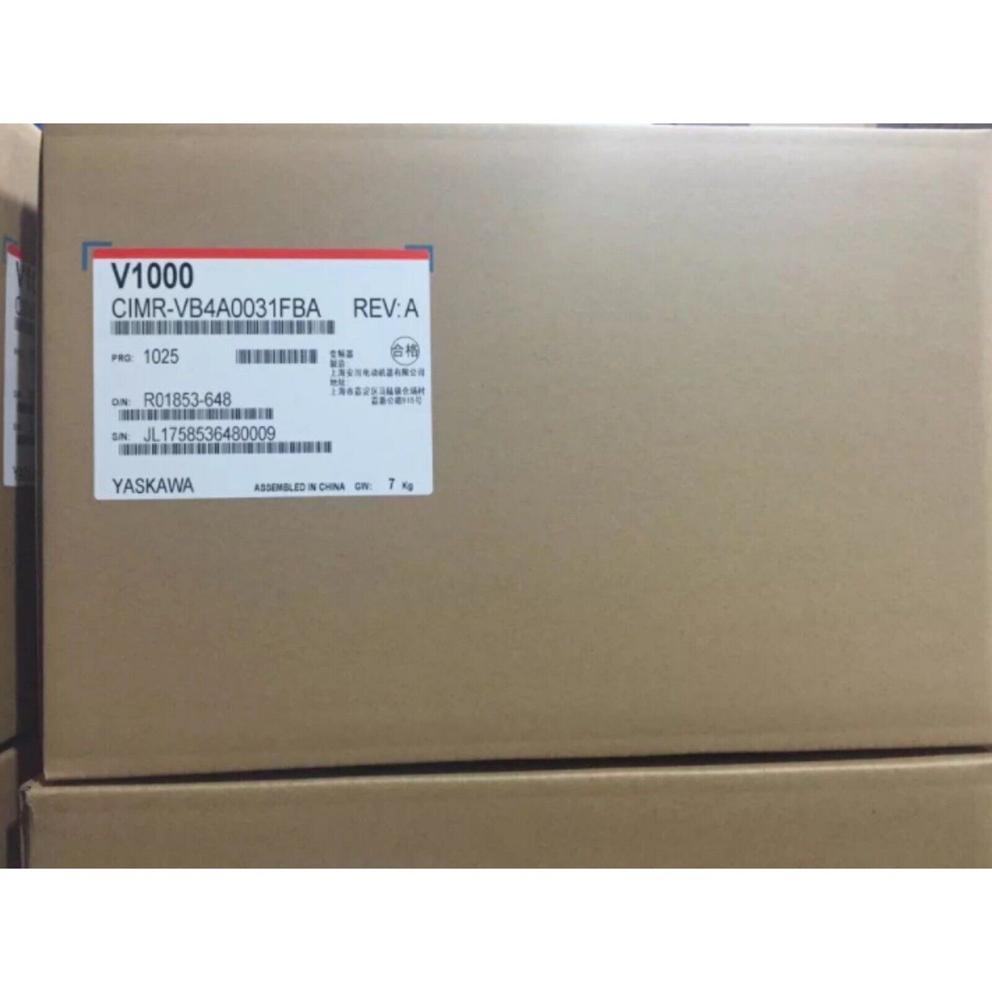 YASKAWA CIMR-VB4A0031FBA Inverter product box, assembled in China, featuring model V1000 and weighing 7kg.
