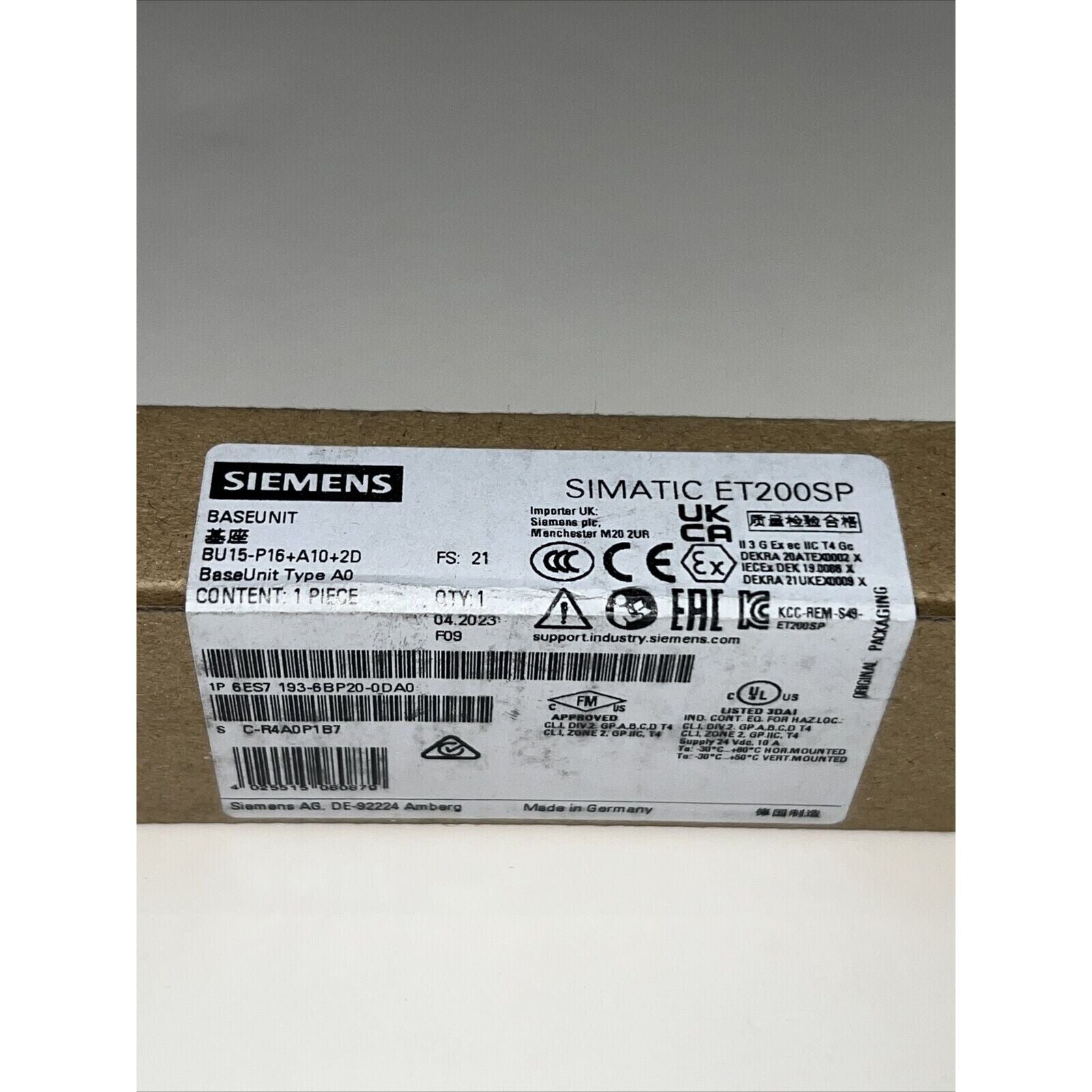 Siemens SIMATIC ET 200SP BaseUnit 6ES7193-6BP20-0DA0 in packaging, for industrial automation.