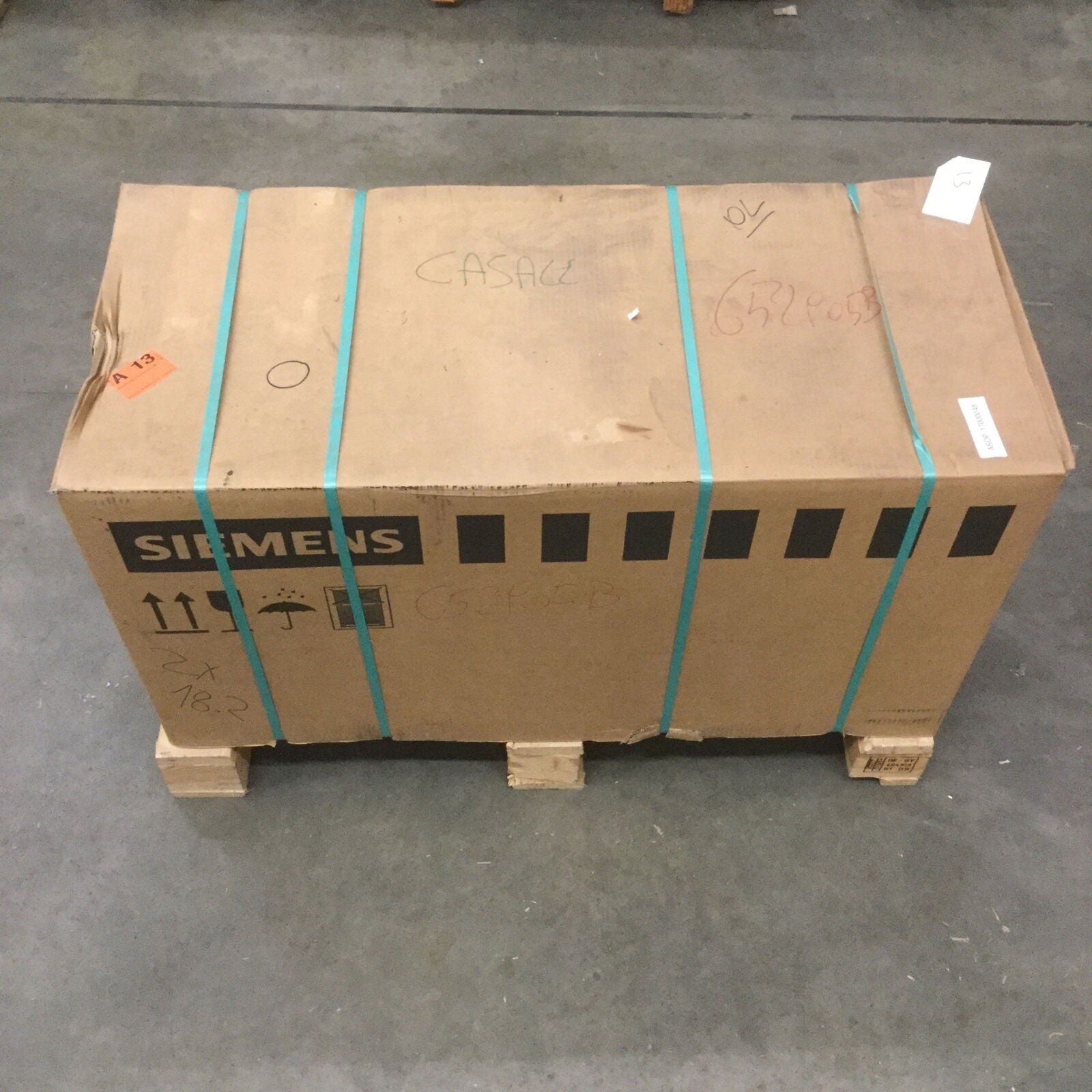 Siemens MICROMASTER 430 industrial part in a shipping box on a pallet, with markings and text.