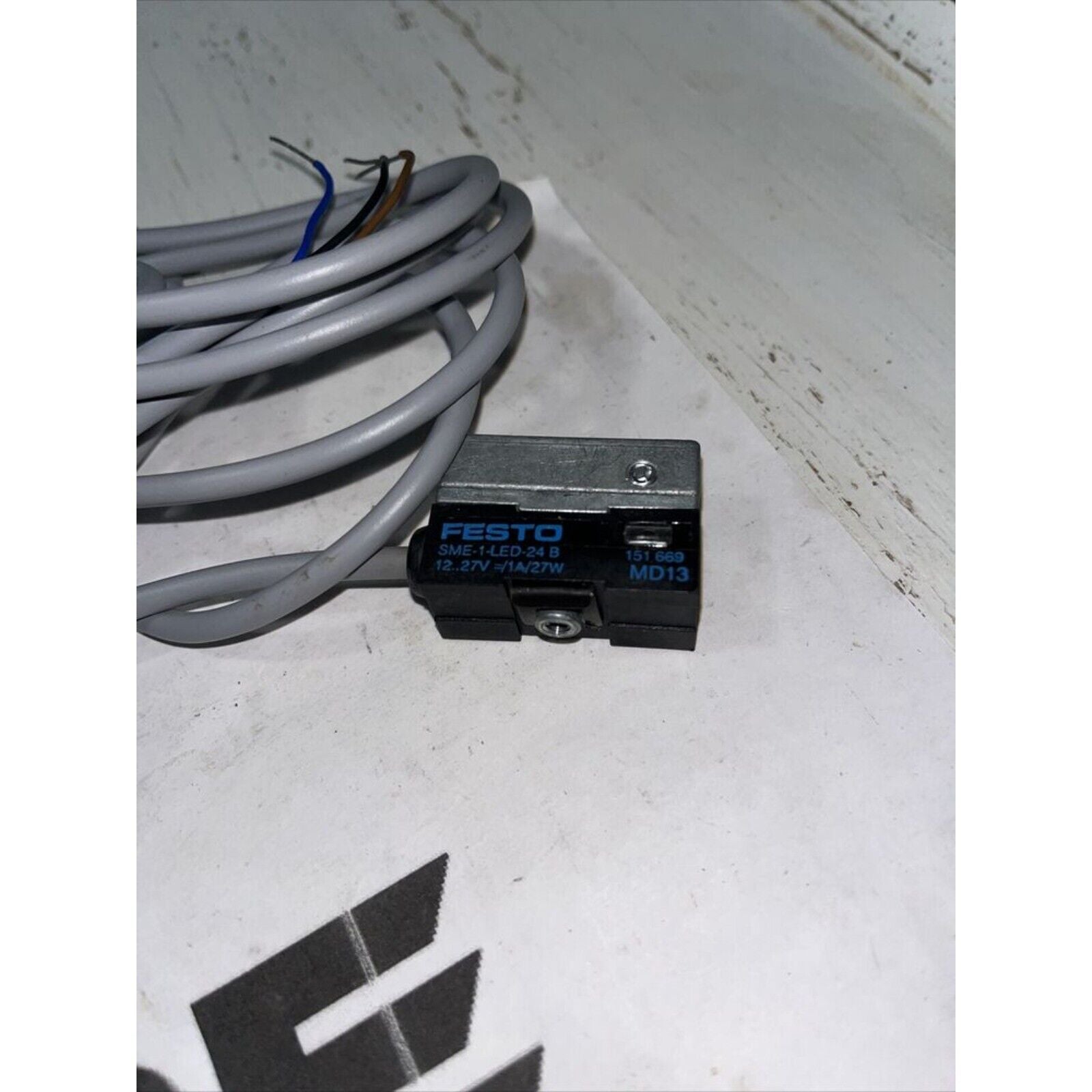 Festo SME-1-LED-24-B proximity sensor switch with cable, industrial automation component.