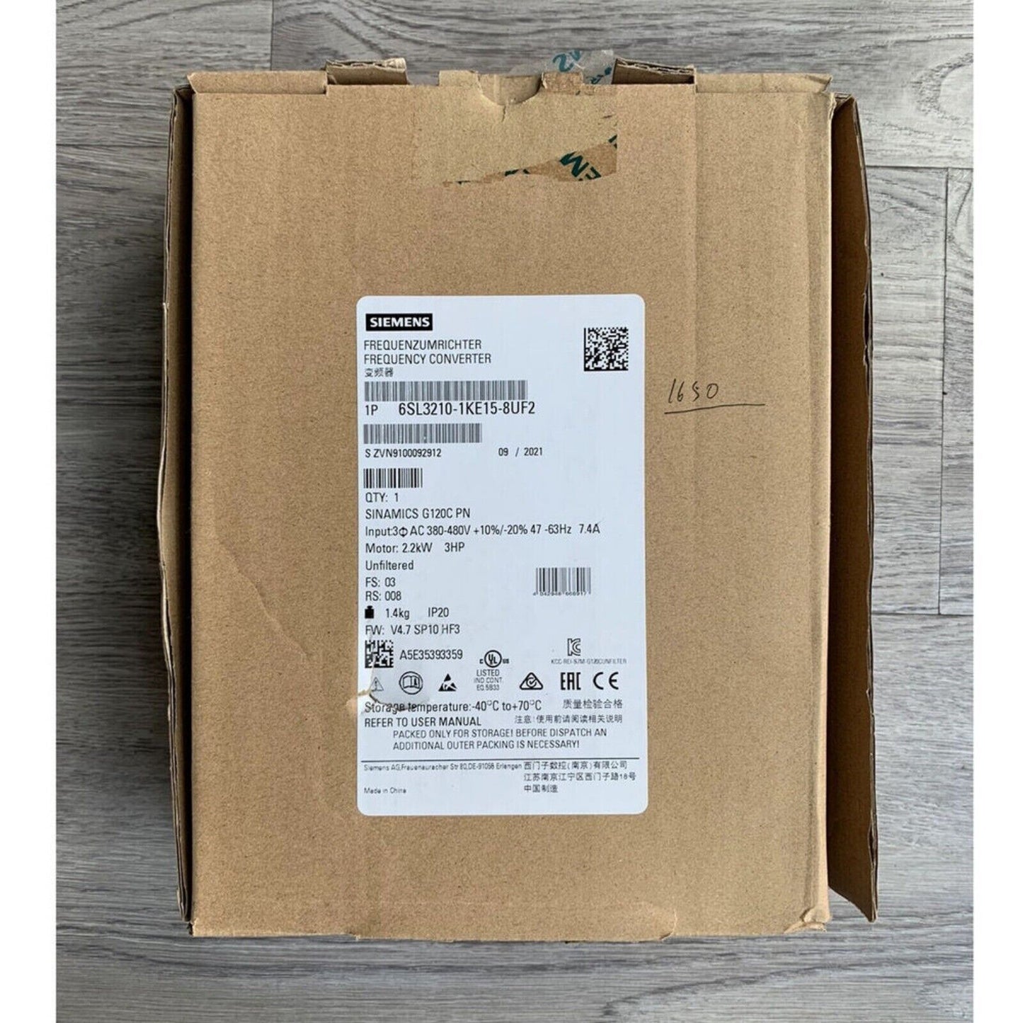 Siemens SINAMICS G120C Frequency Inverter Box. Model 6SL3210-1KE15-8UF2, IP20 rated, brown packaging.