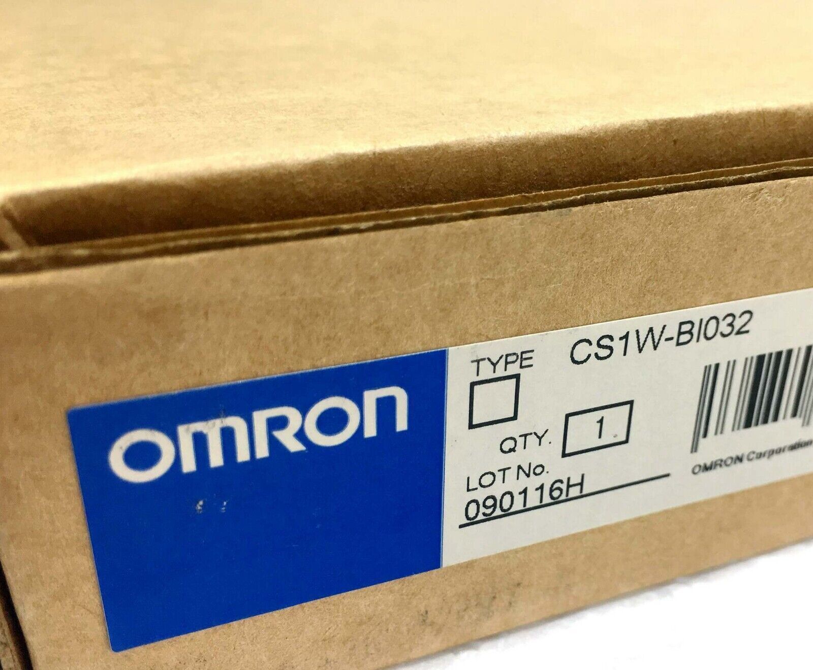 Omron CS1W-BI032 PLC Module in its original packaging, with product information label visible