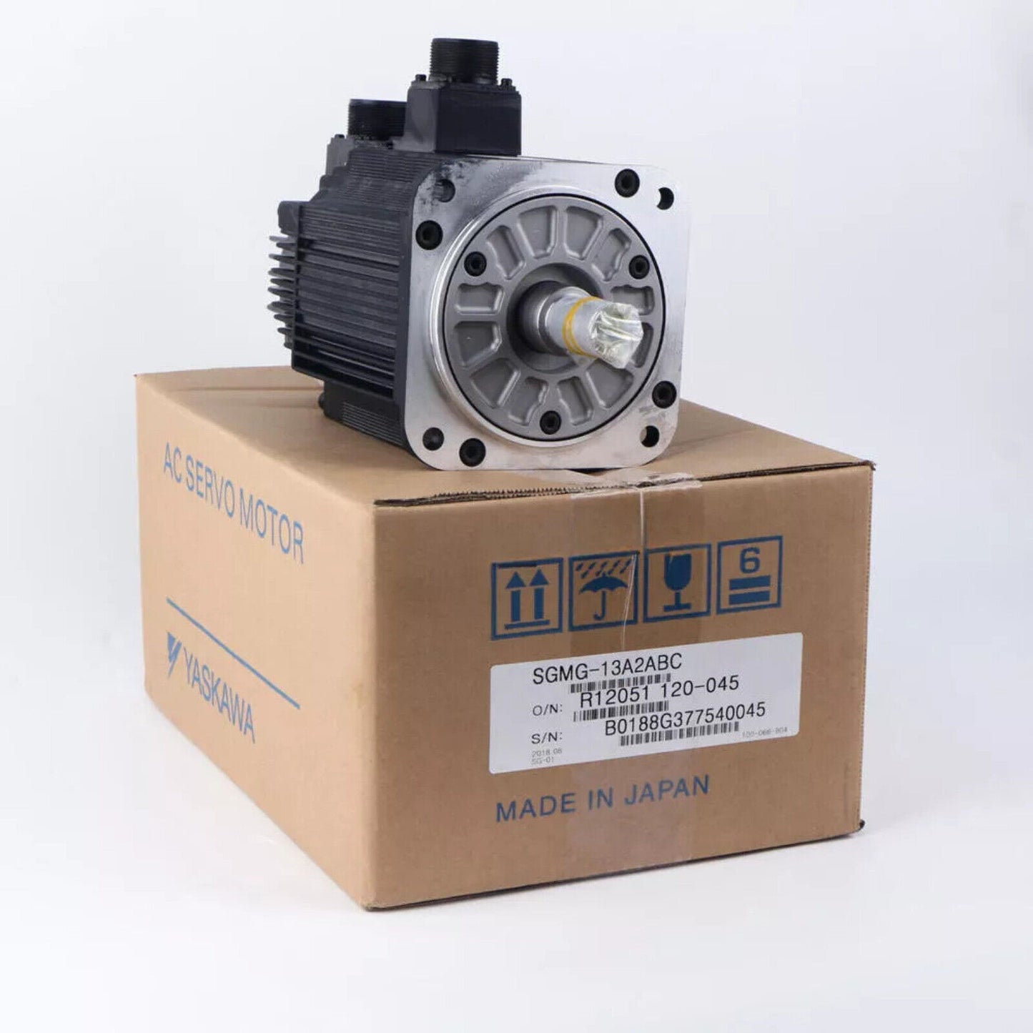YASKAWA SGMG-13A2ABC AC Servo Motor in box, Made in Japan, industrial automation part, black and silver servo motor
