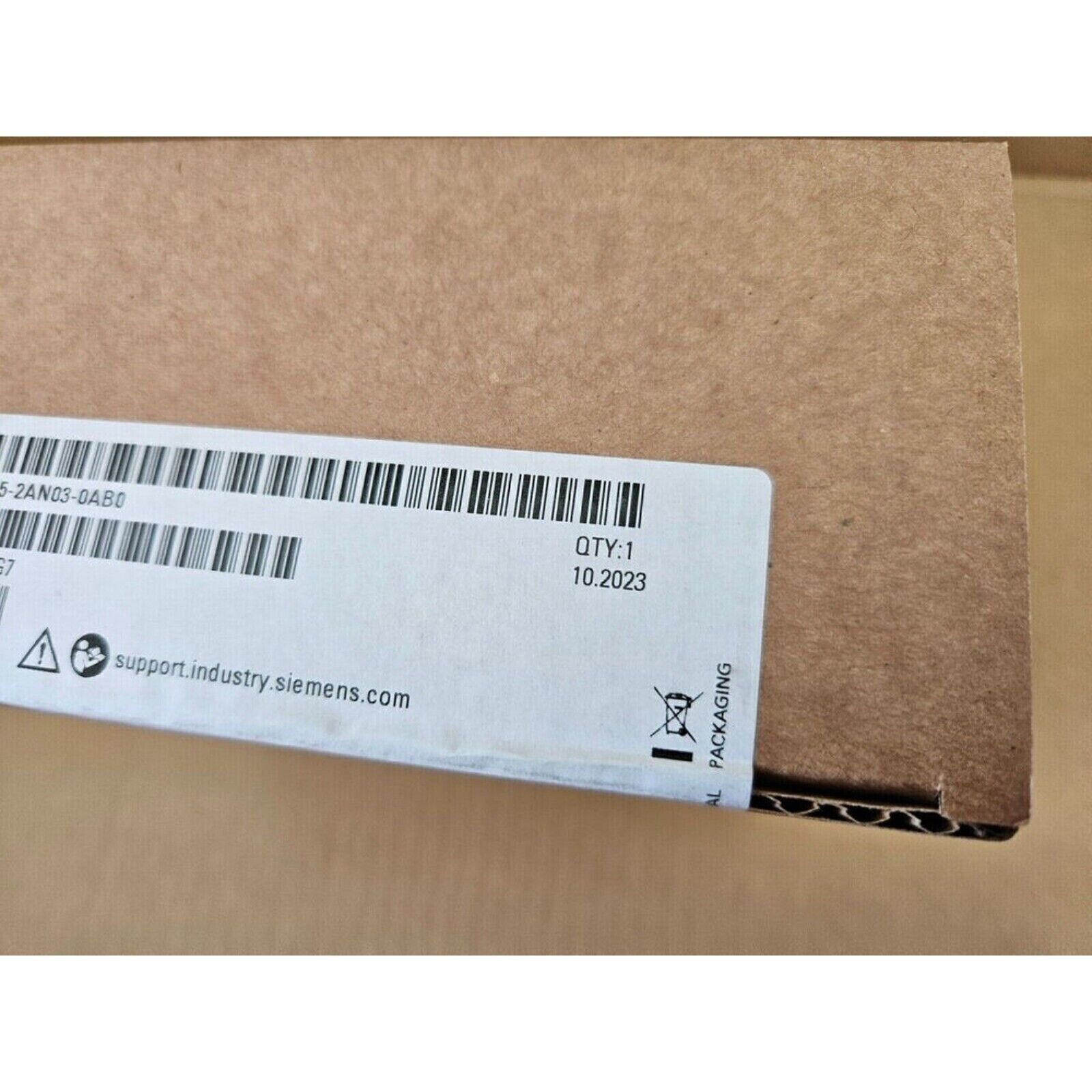 Siemens S7-1500 CPU box, barcode, QTY:1, and support.industry.siemens.com information.