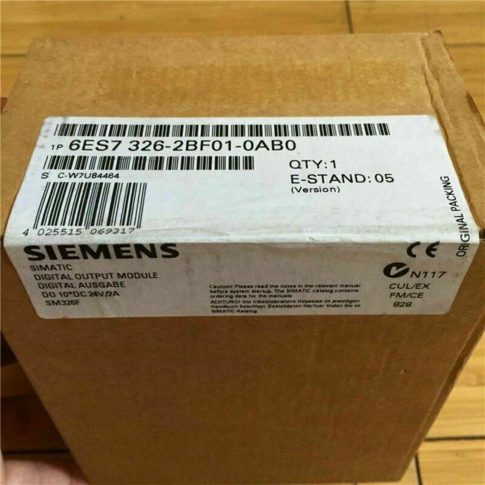 Siemens SIMATIC S7-300 digital output module 6ES7326-2BF01-0AB0 packaging, industrial automation part